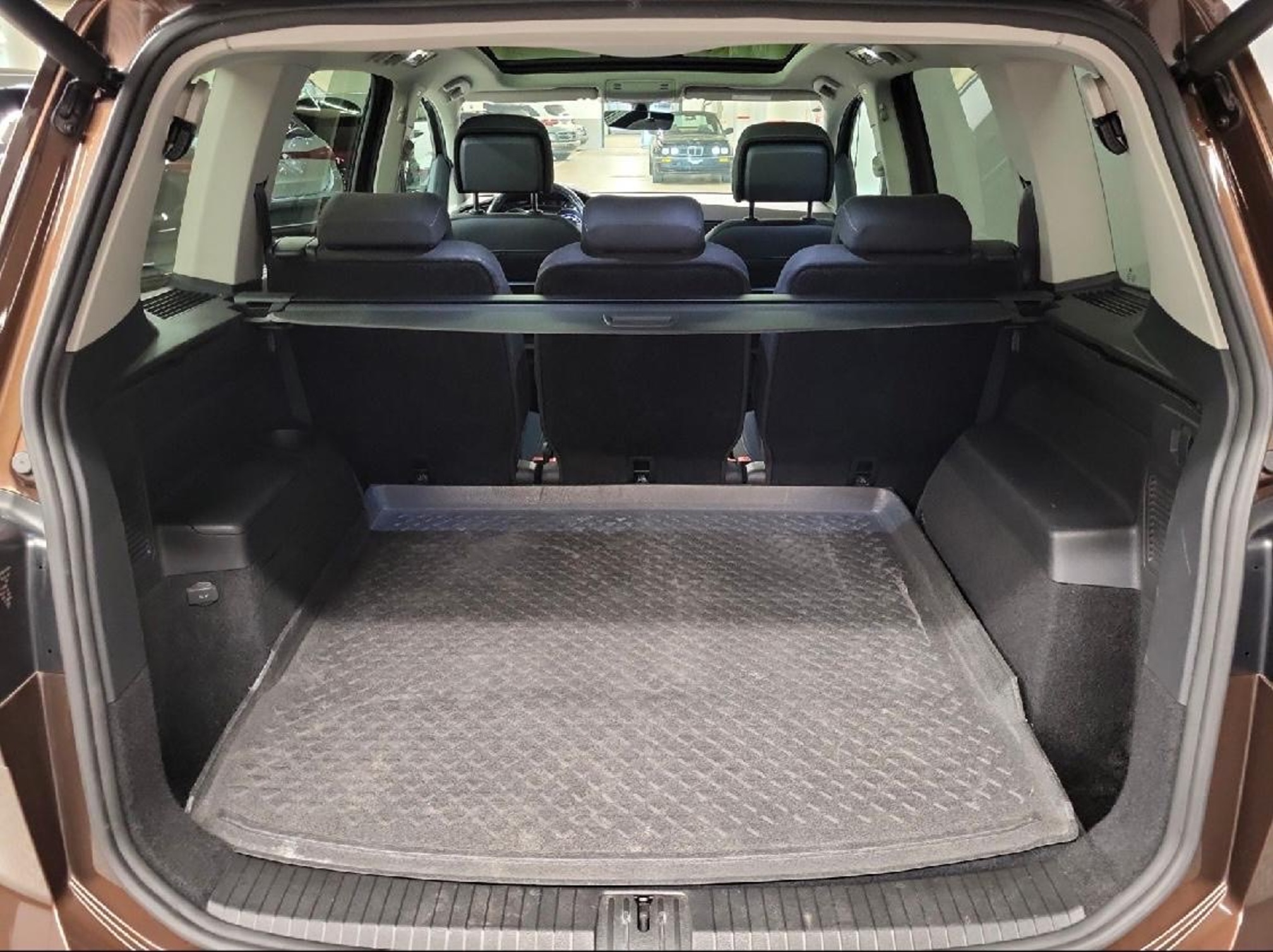 VW Touran 2.0 TDI 7-Plätzer — zdjęcie 11
