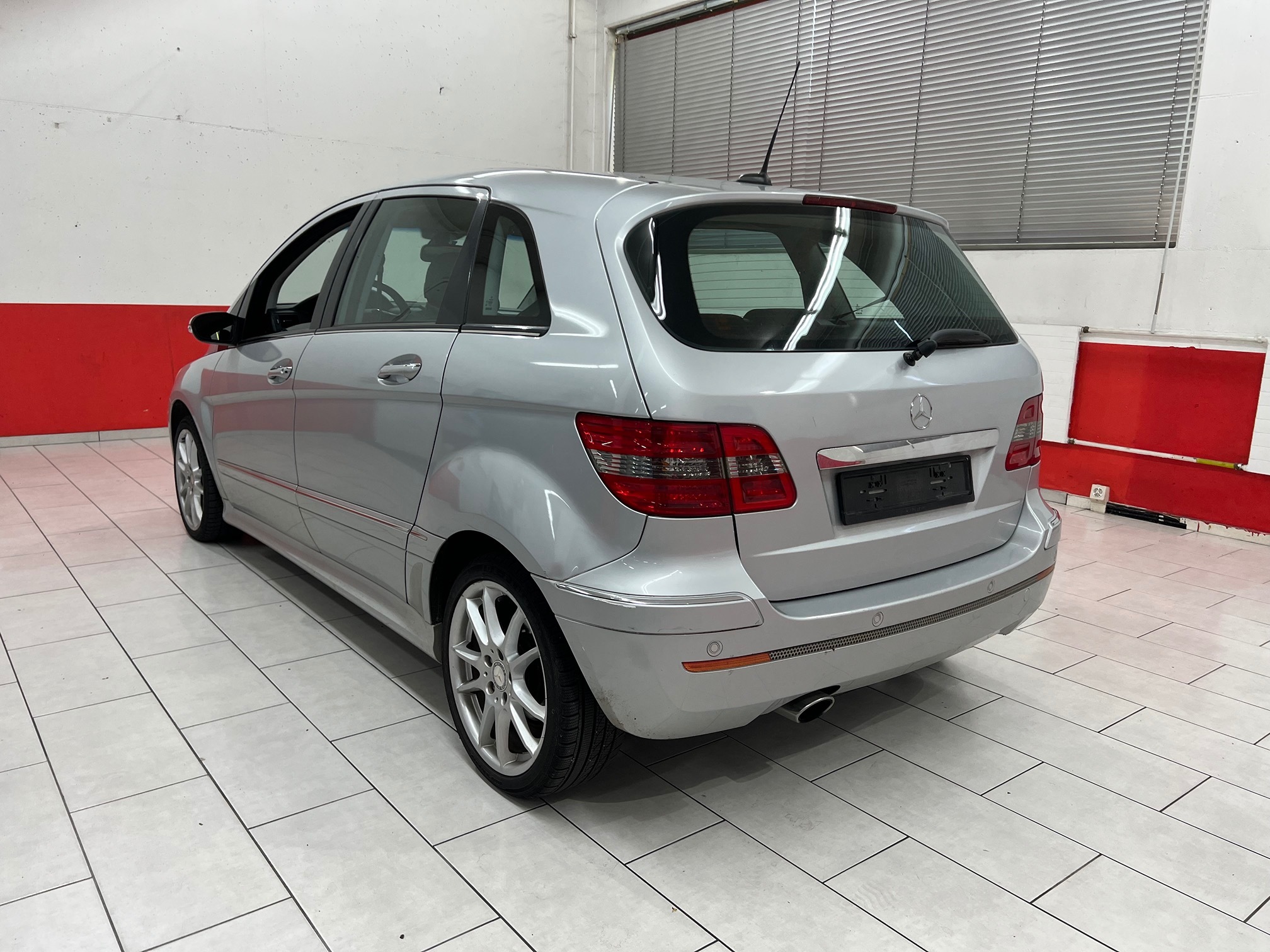 MERCEDES-BENZ B 200 CDI — zdjęcie 13