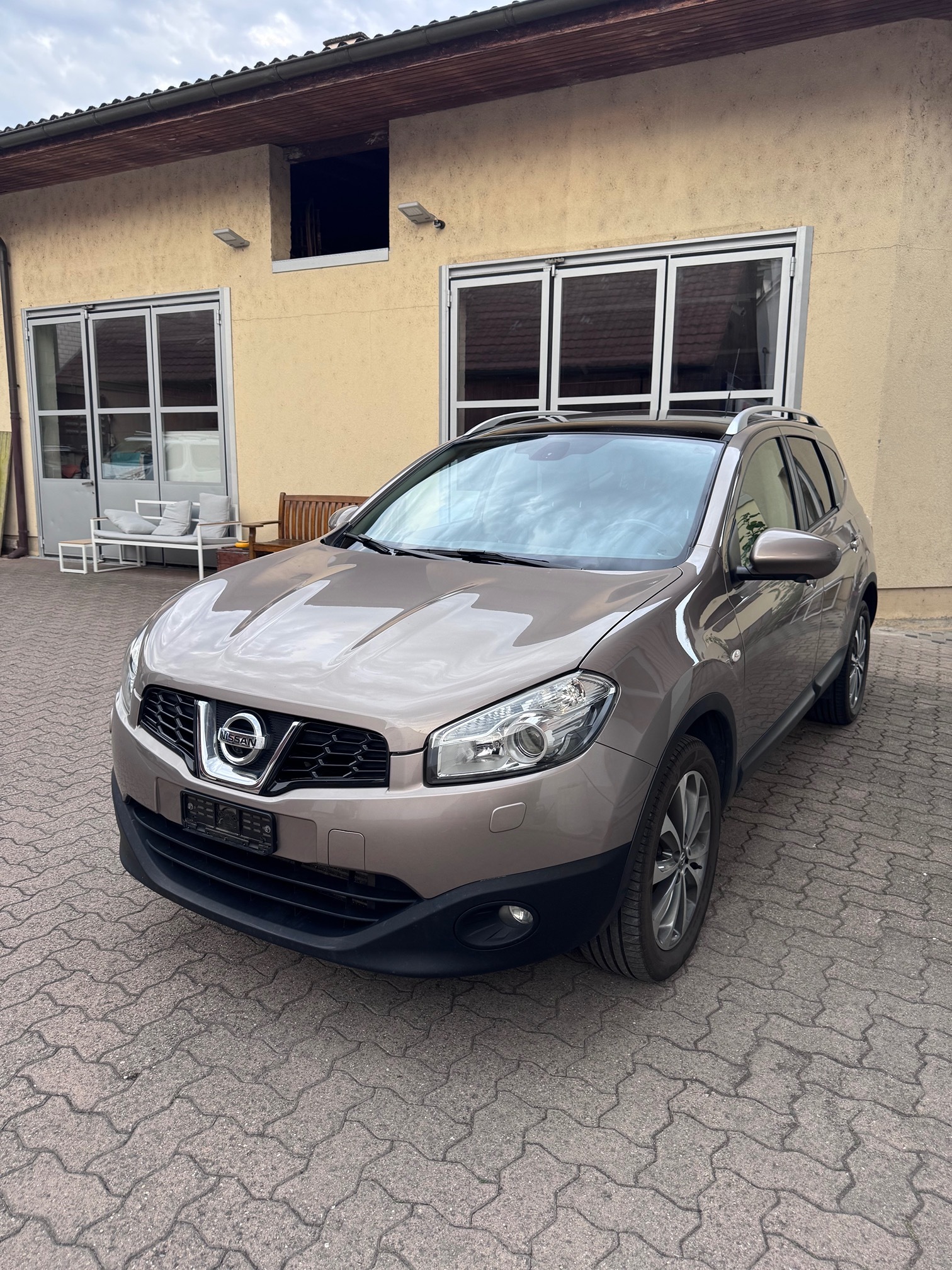 NISSAN Qashqai+2 4x4 — zdjęcie 2