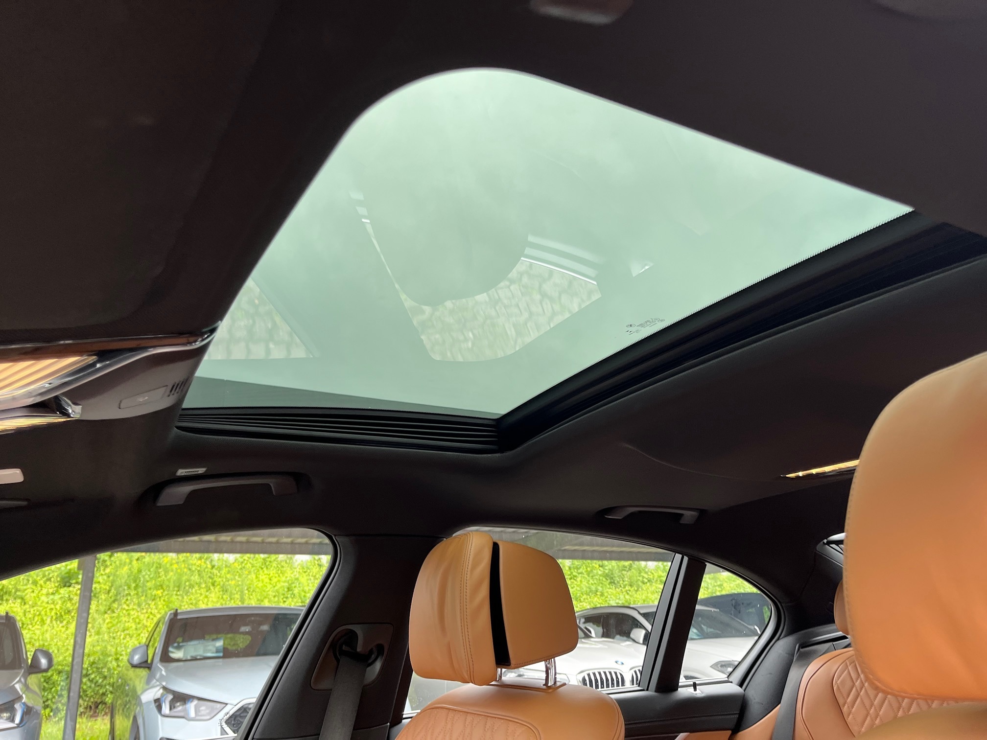 BMW 750i xDrive — zdjęcie 13
