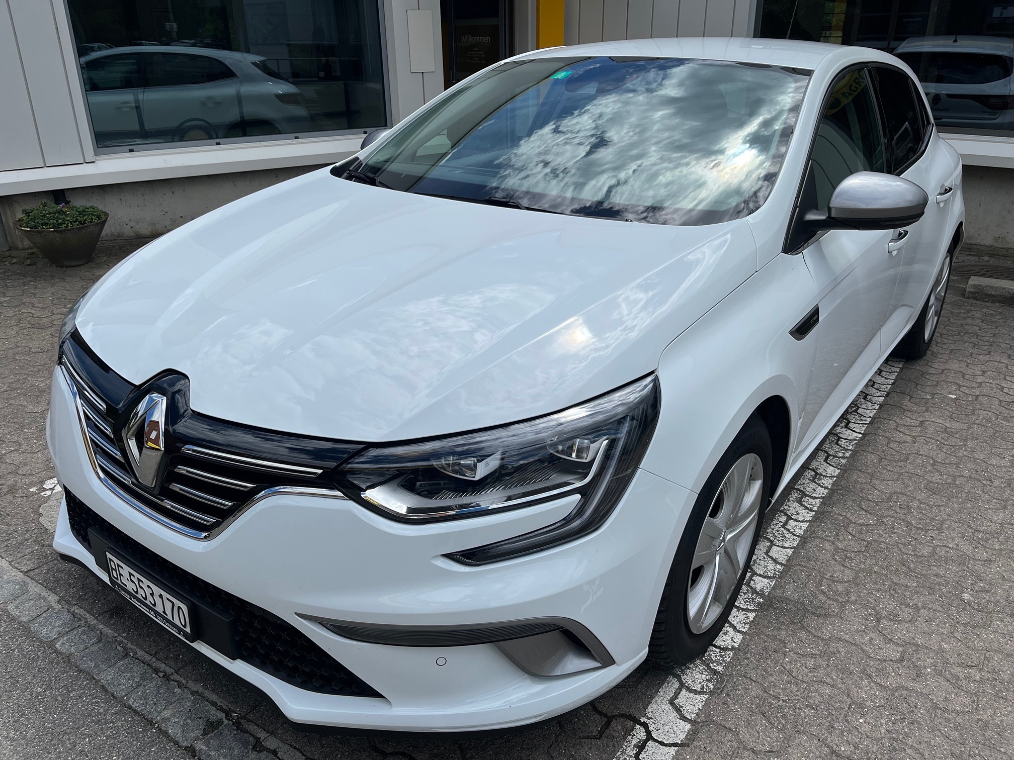 RENAULT Megane — zdjęcie 1