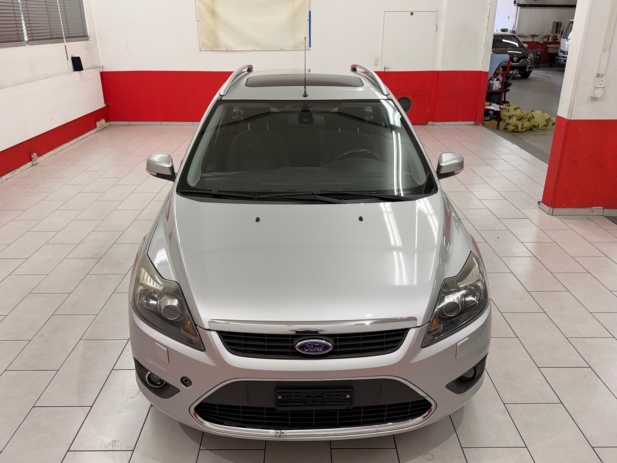 FORD Focus 2.0i 16V Titanium — zdjęcie 4