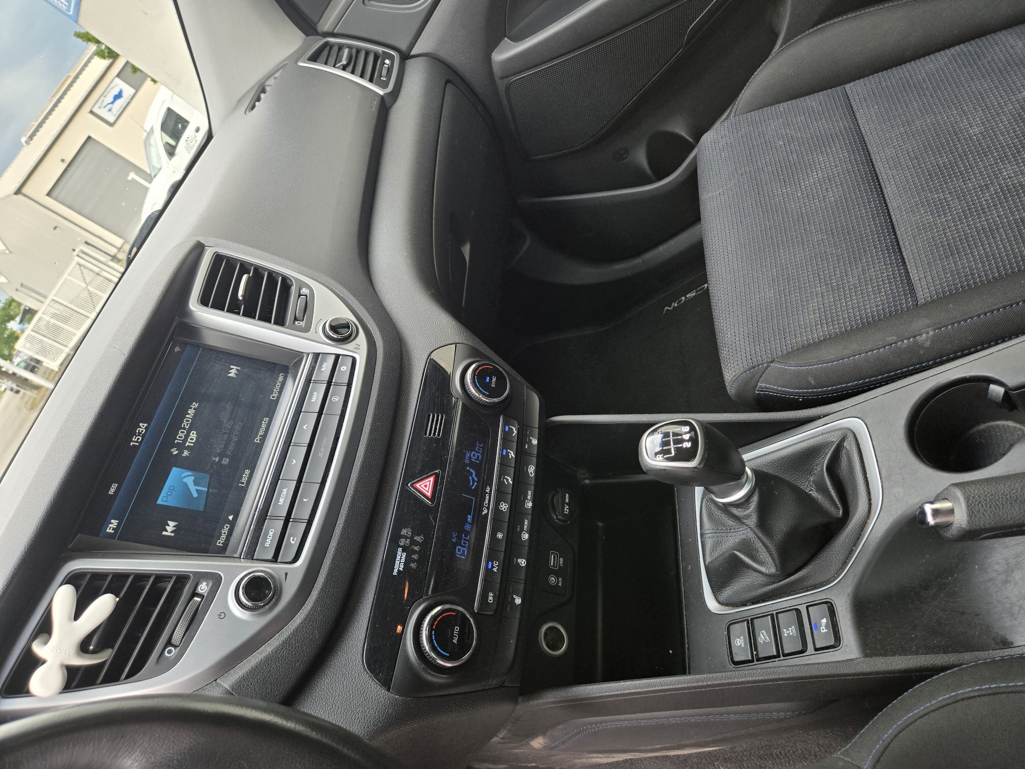 HYUNDAI Tucson 2.0 CRDI — zdjęcie 11