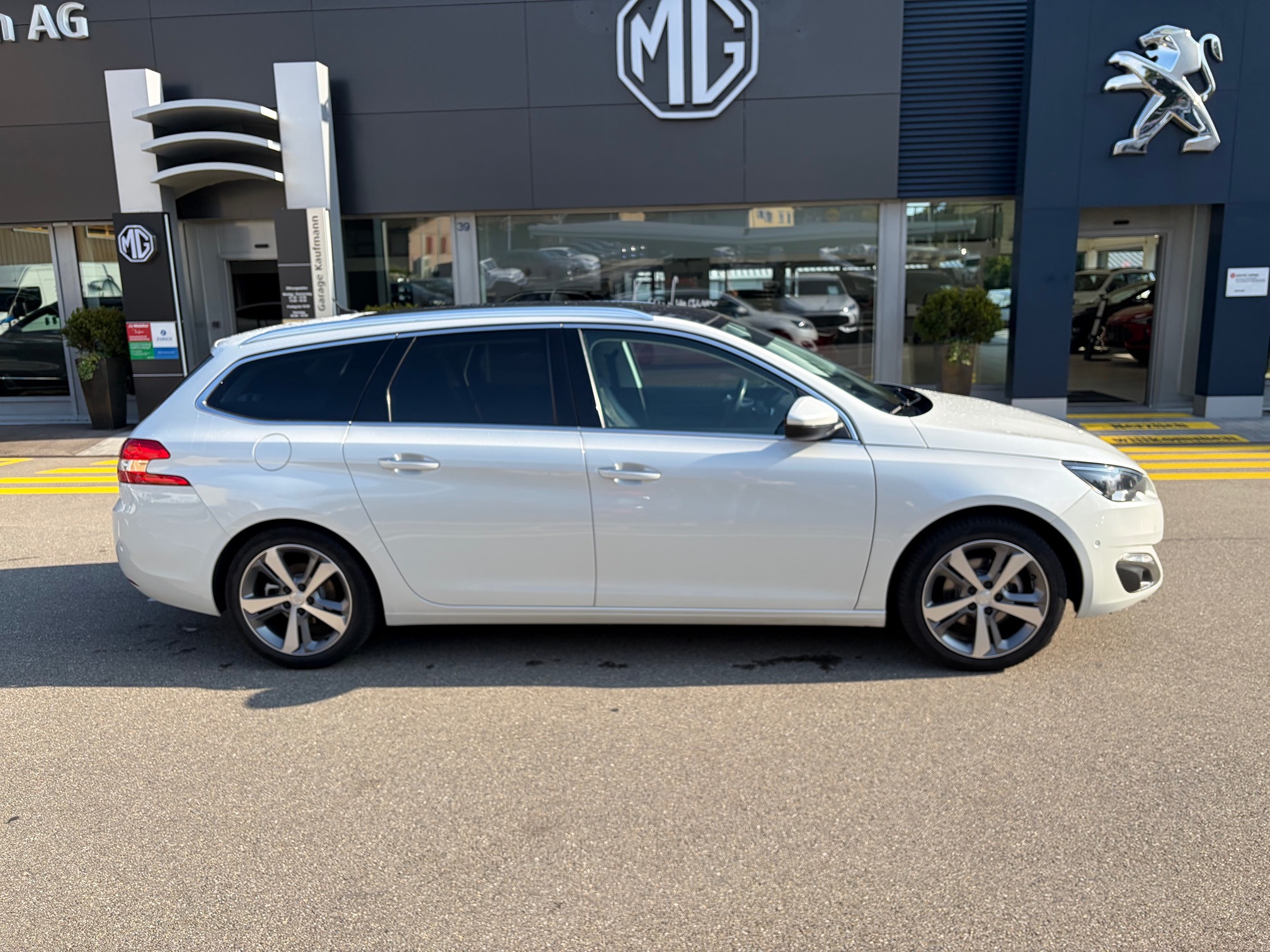 PEUGEOT 308 SW e-THP — zdjęcie 6