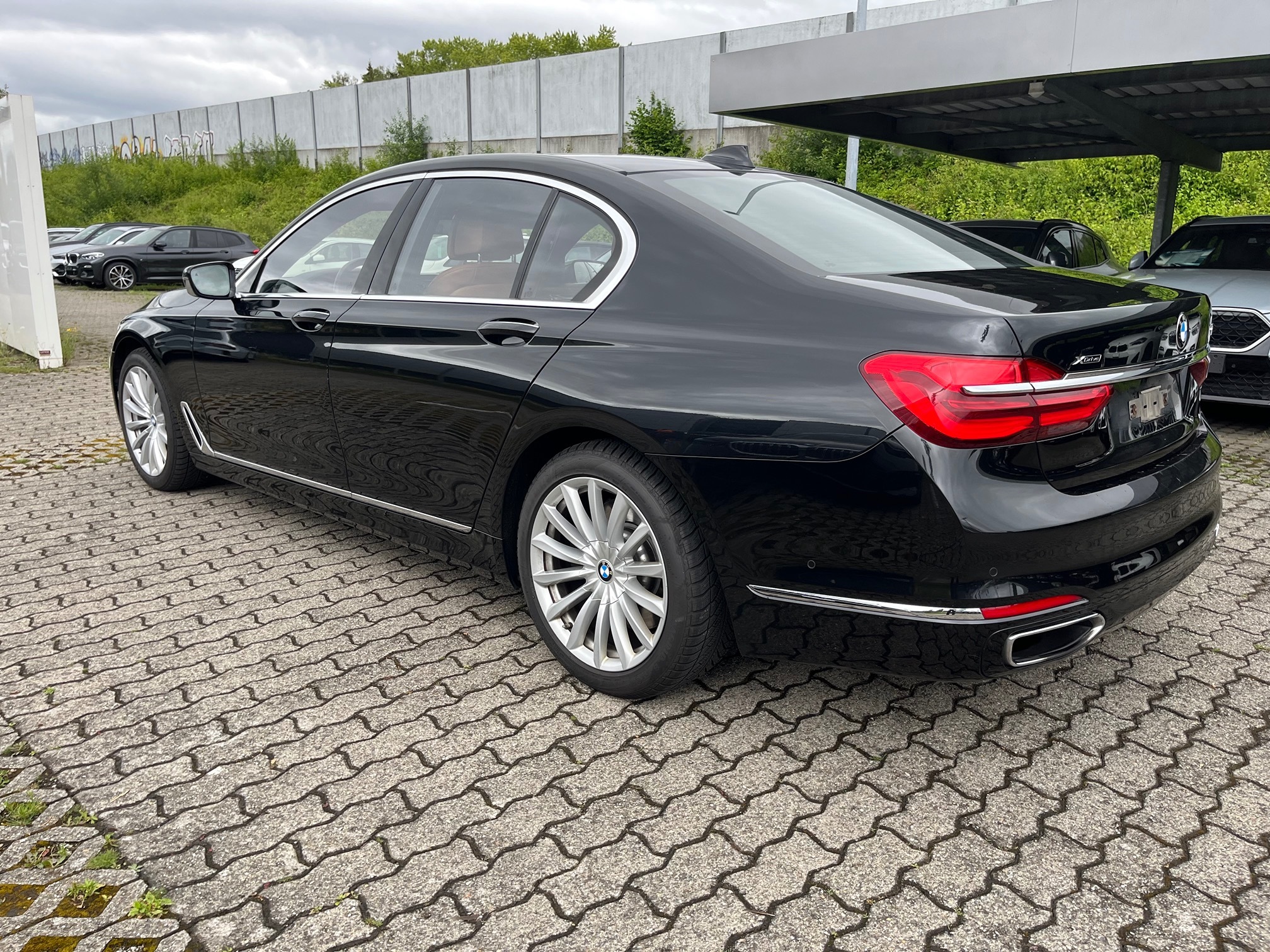 BMW 750i xDrive — zdjęcie 3