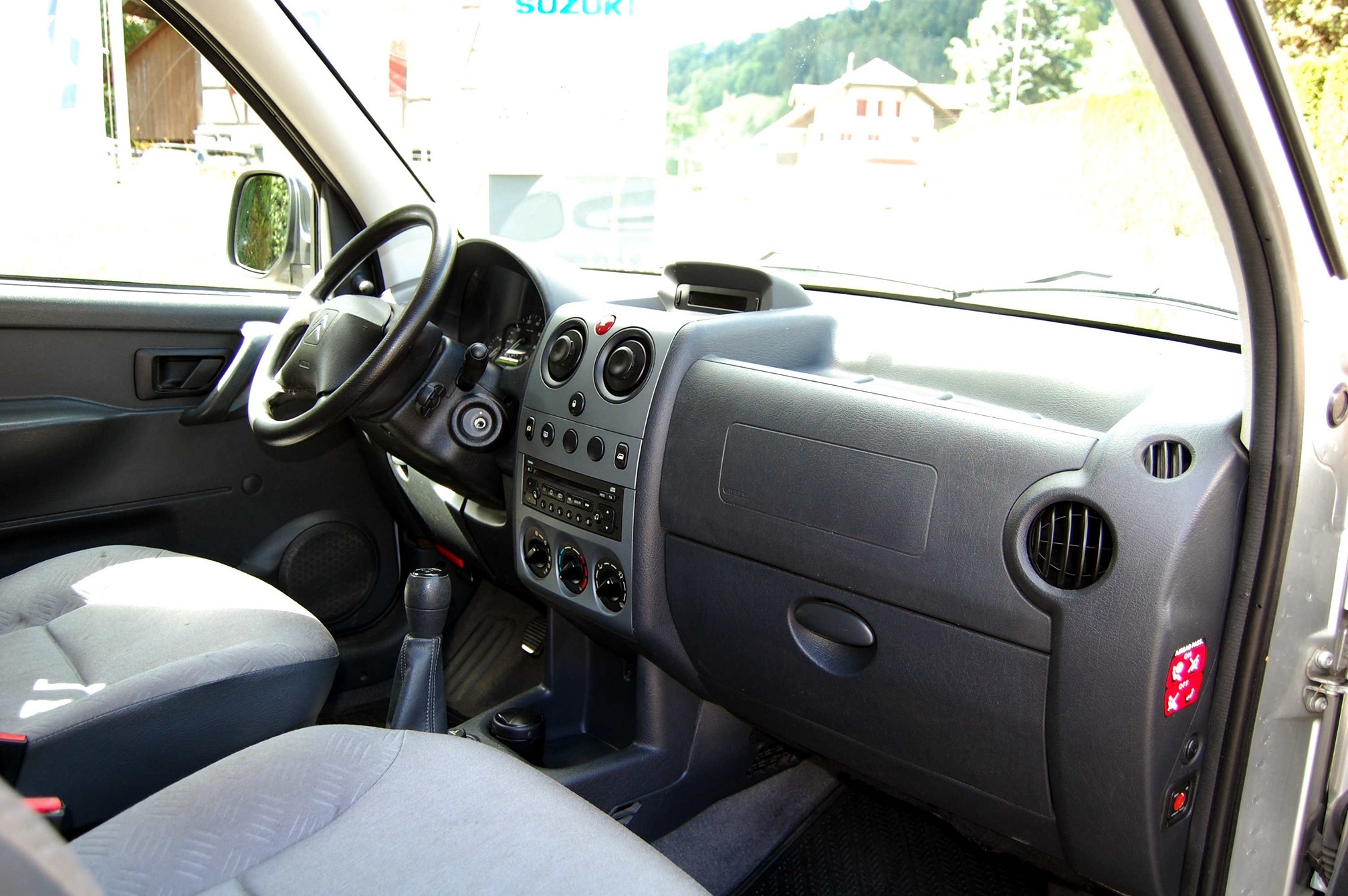 CITROEN Berlingo 1.4i 600 — zdjęcie 11
