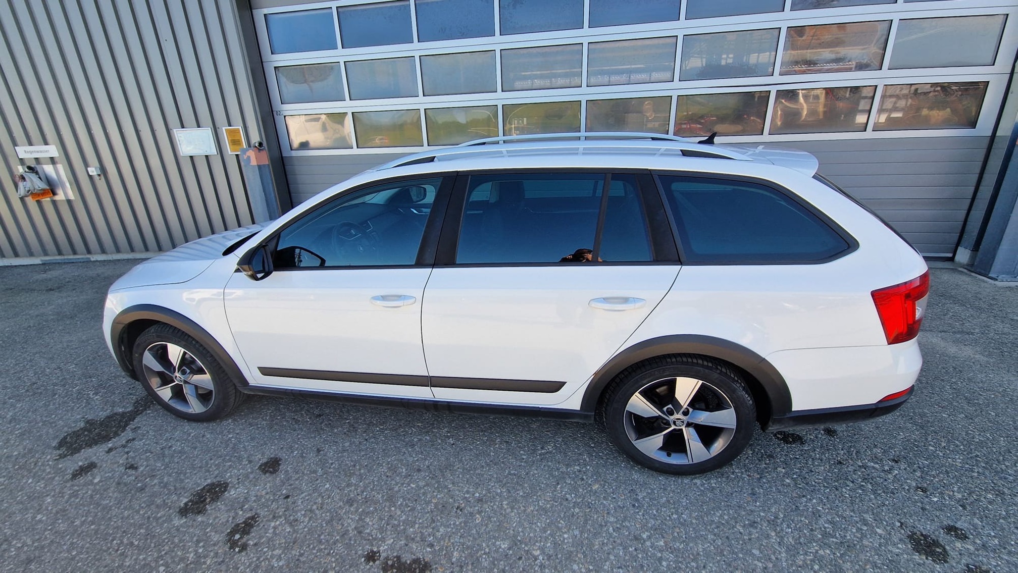 SKODA Octavia Scout 2.0 — zdjęcie 2