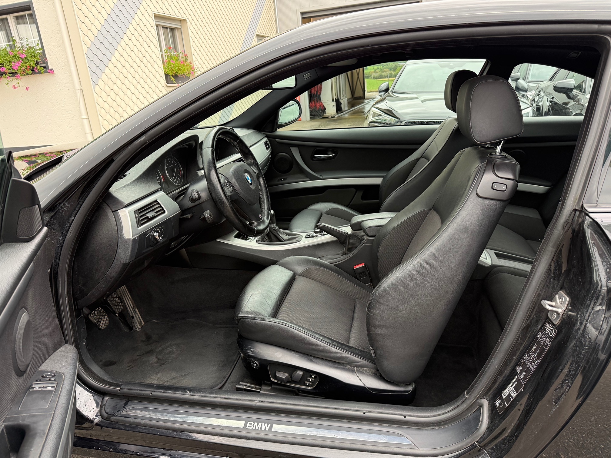 BMW 325i xDrive Coupé — zdjęcie 11