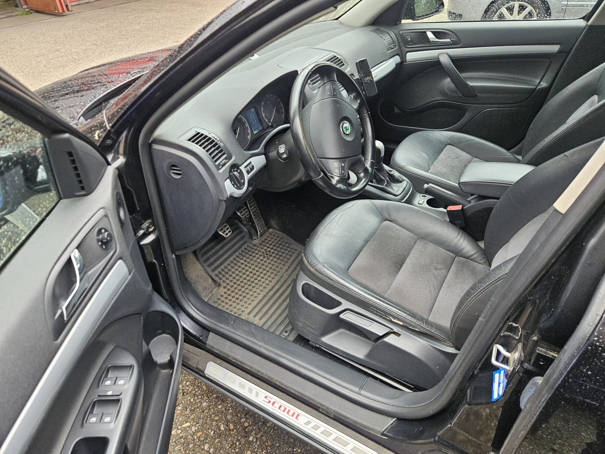 SKODA Octavia Scout 4x4 — zdjęcie 15