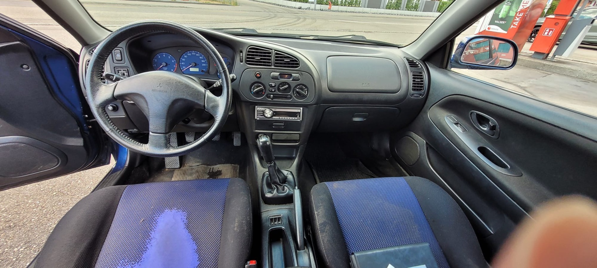 MITSUBISHI Colt 1.3 — zdjęcie 12