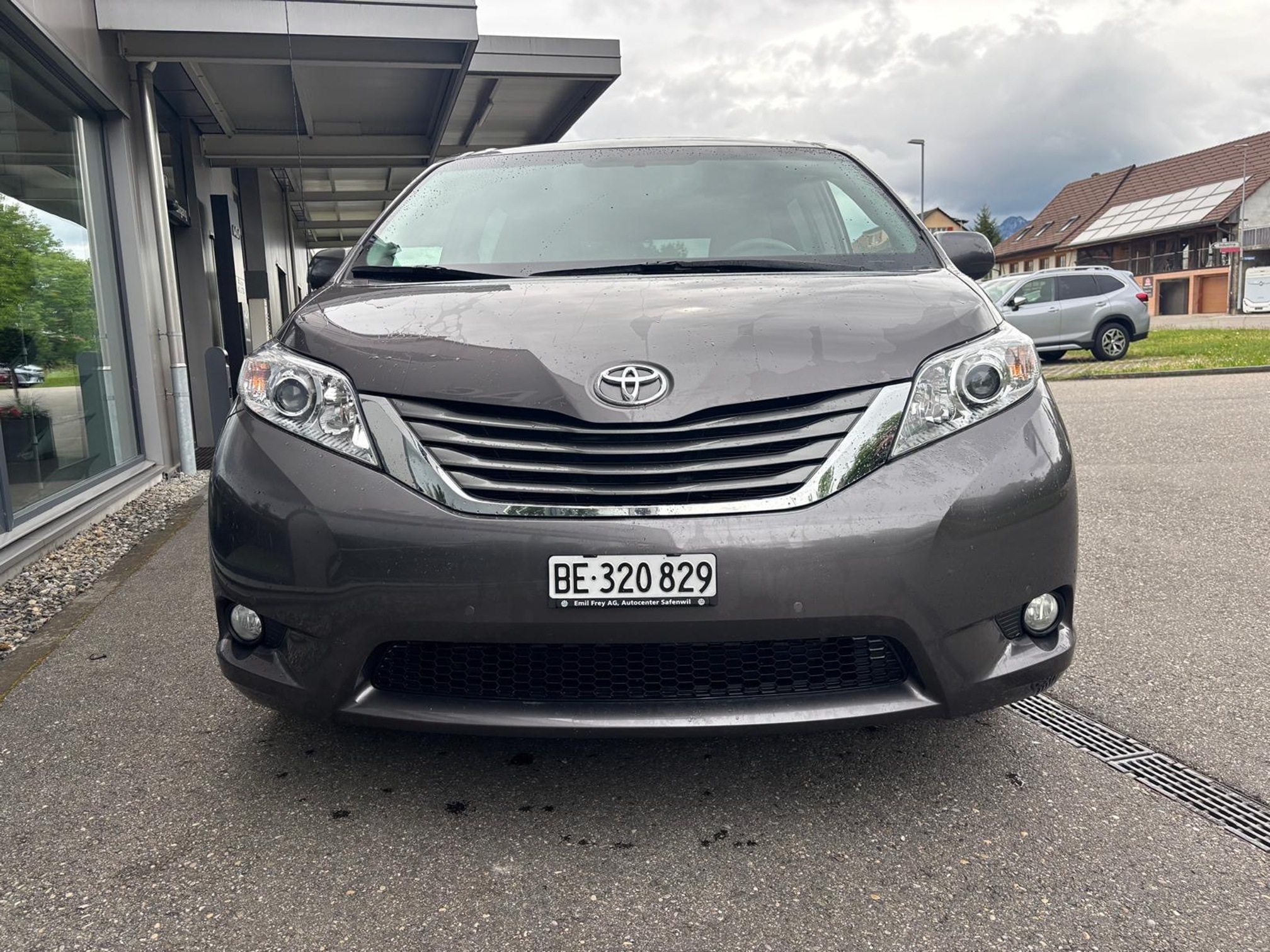 TOYOTA Sienna AWD — zdjęcie 3