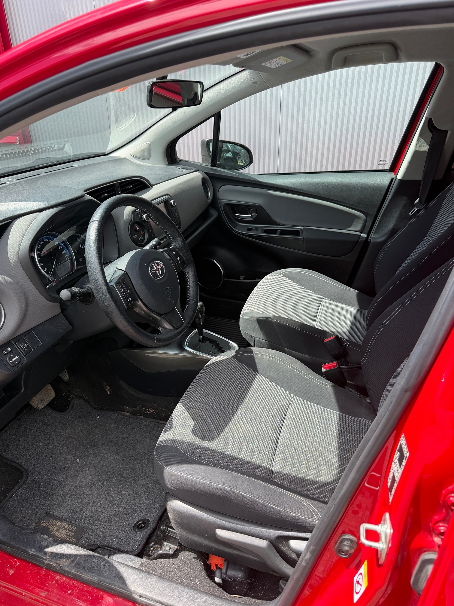 TOYOTA Yaris Hybrid — zdjęcie 14
