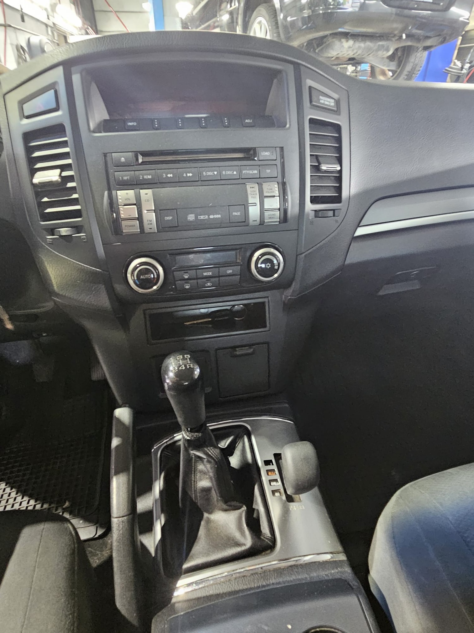 MITSUBISHI Pajero 3.2 DID — zdjęcie 6