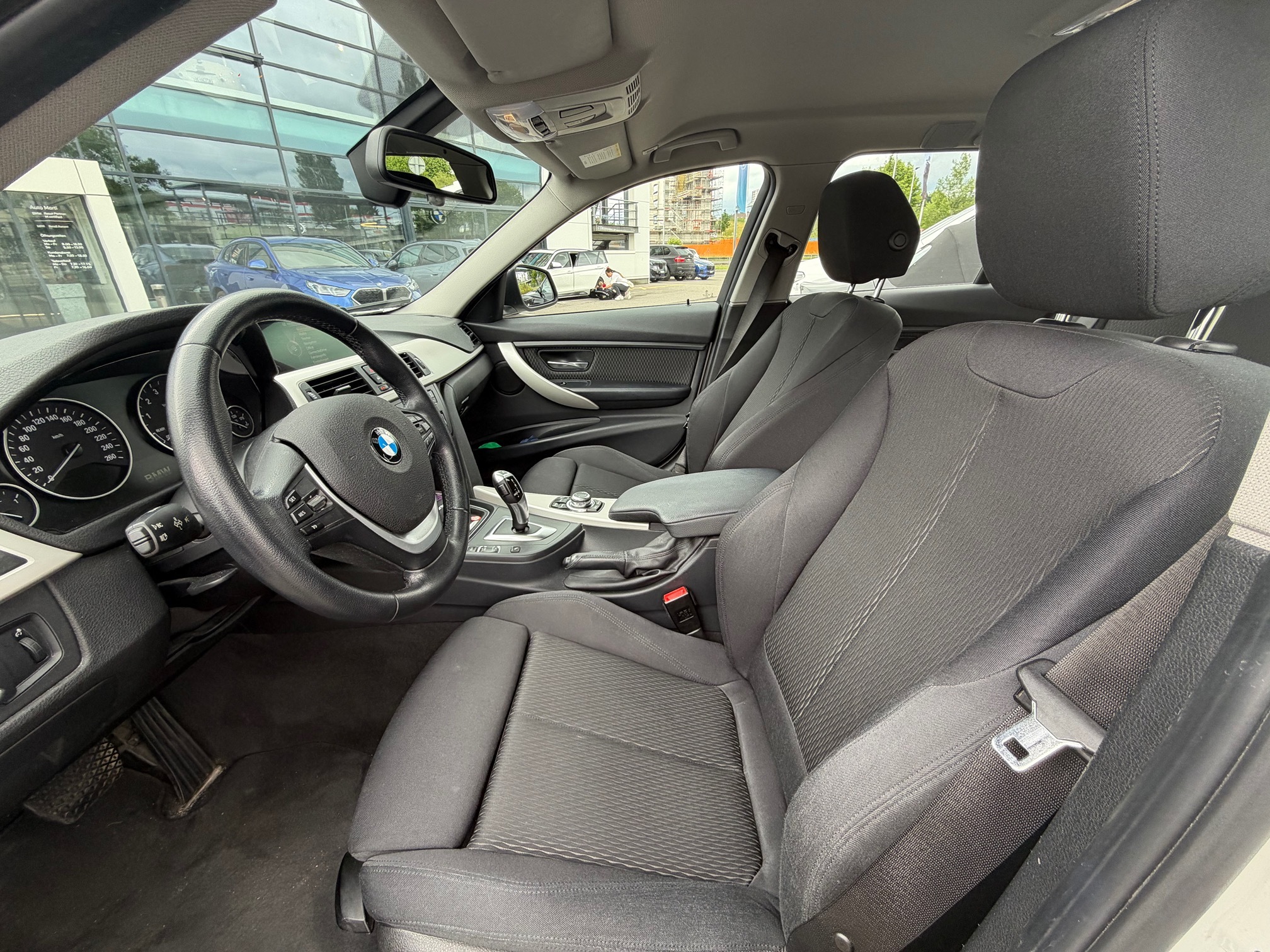 BMW 320i xDrive — zdjęcie 9