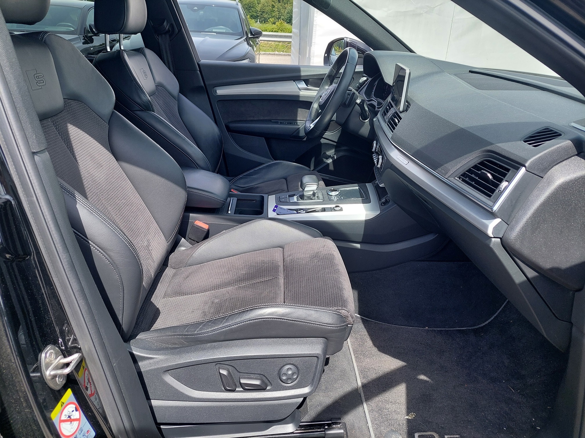AUDI Q5 40 TDI quattro — zdjęcie 10