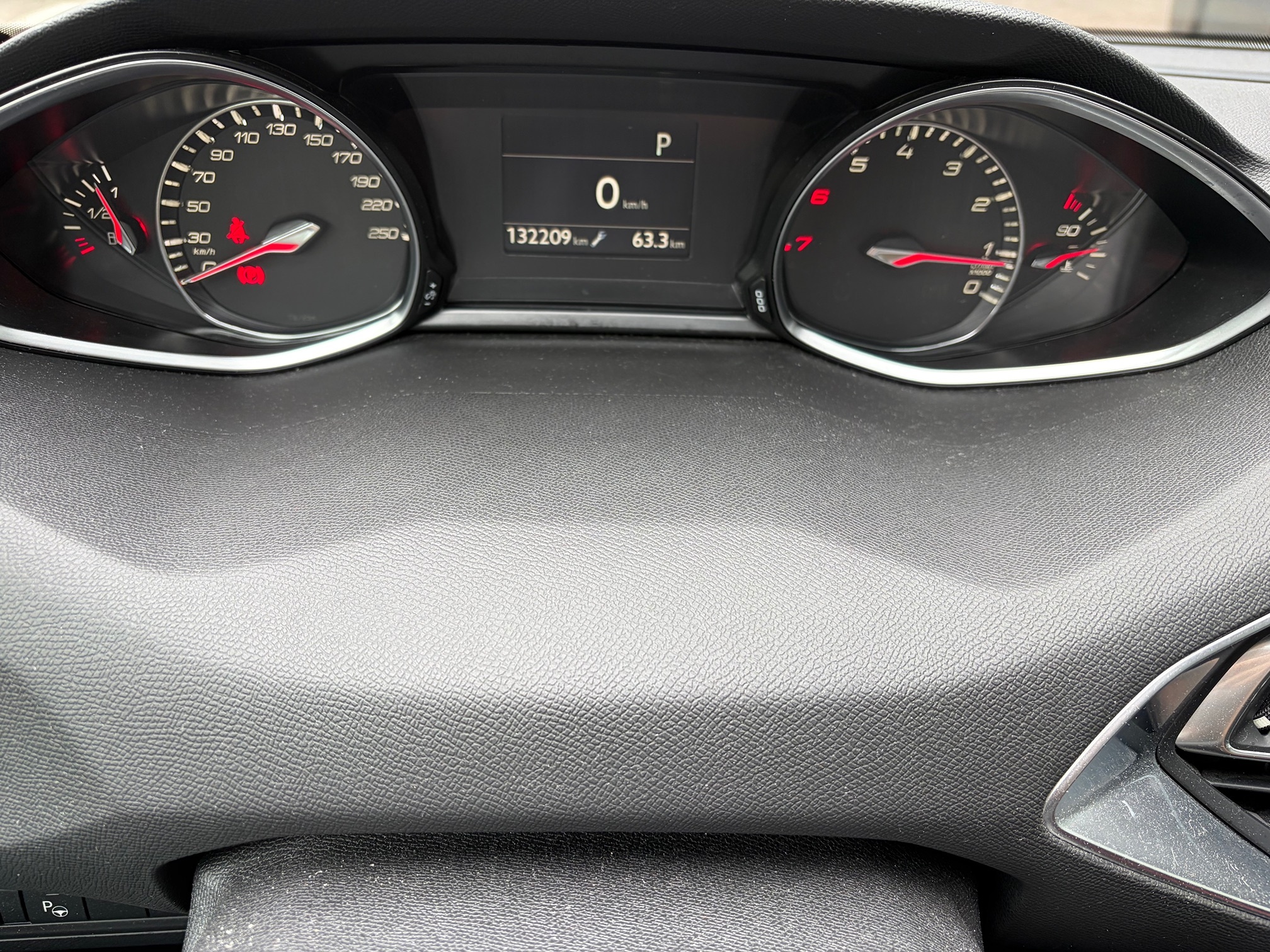 PEUGEOT 308 1.2i STT — zdjęcie 13