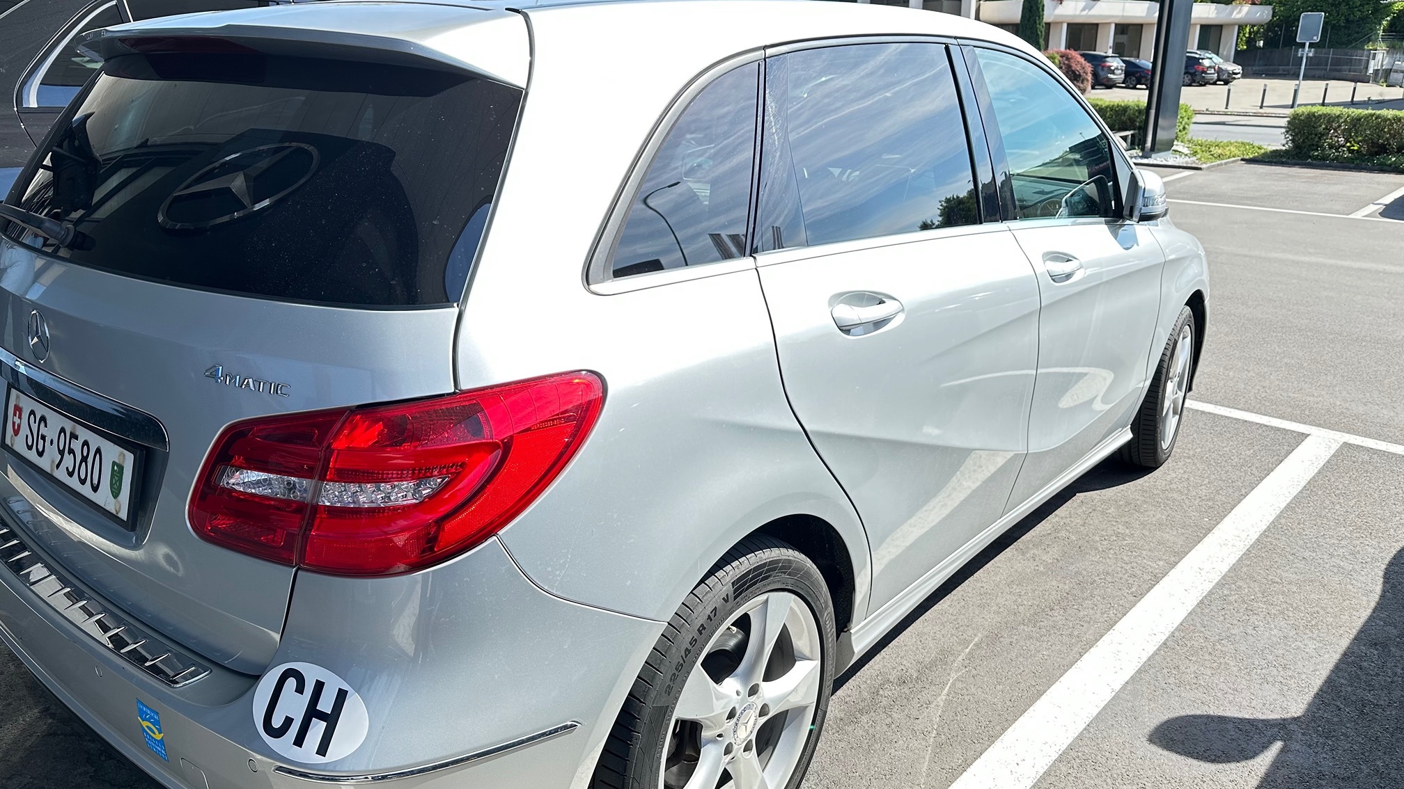 MERCEDES-BENZ B 220 4m — zdjęcie 3