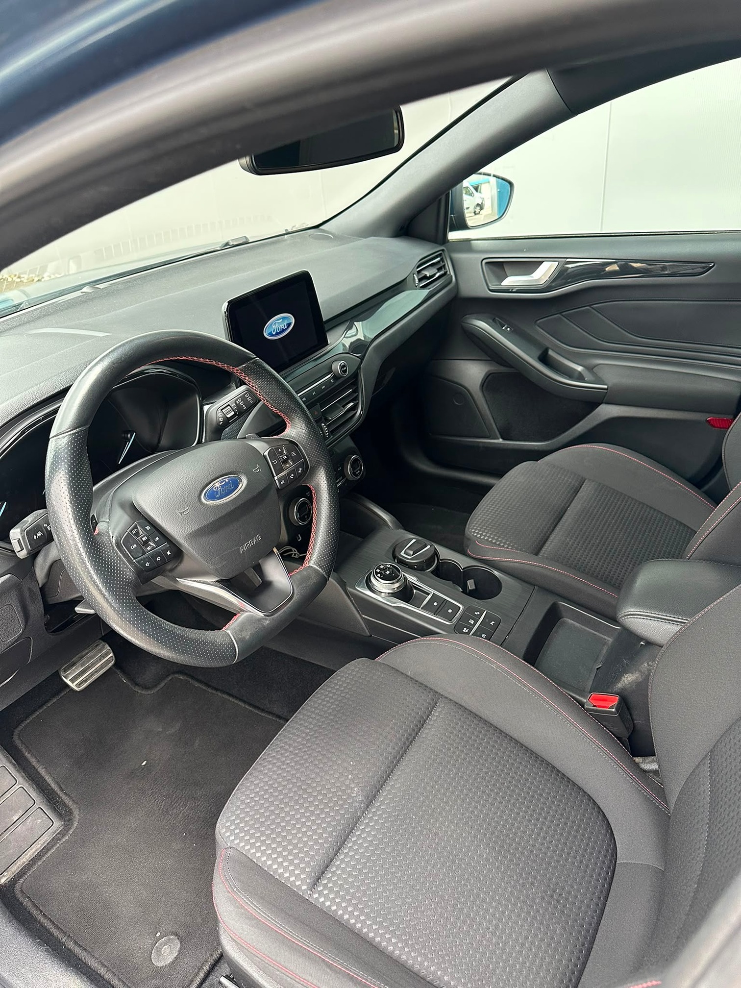 FORD Focus 1.0 SCTi — zdjęcie 15