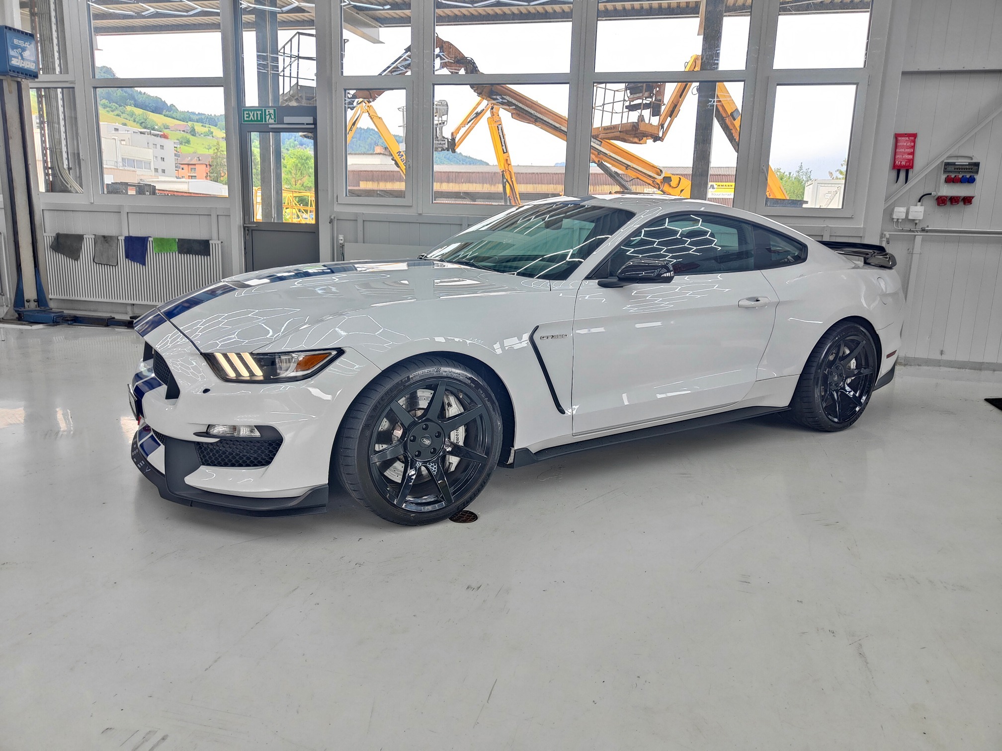 FORD Mustang Shelby GT 350 — zdjęcie 4