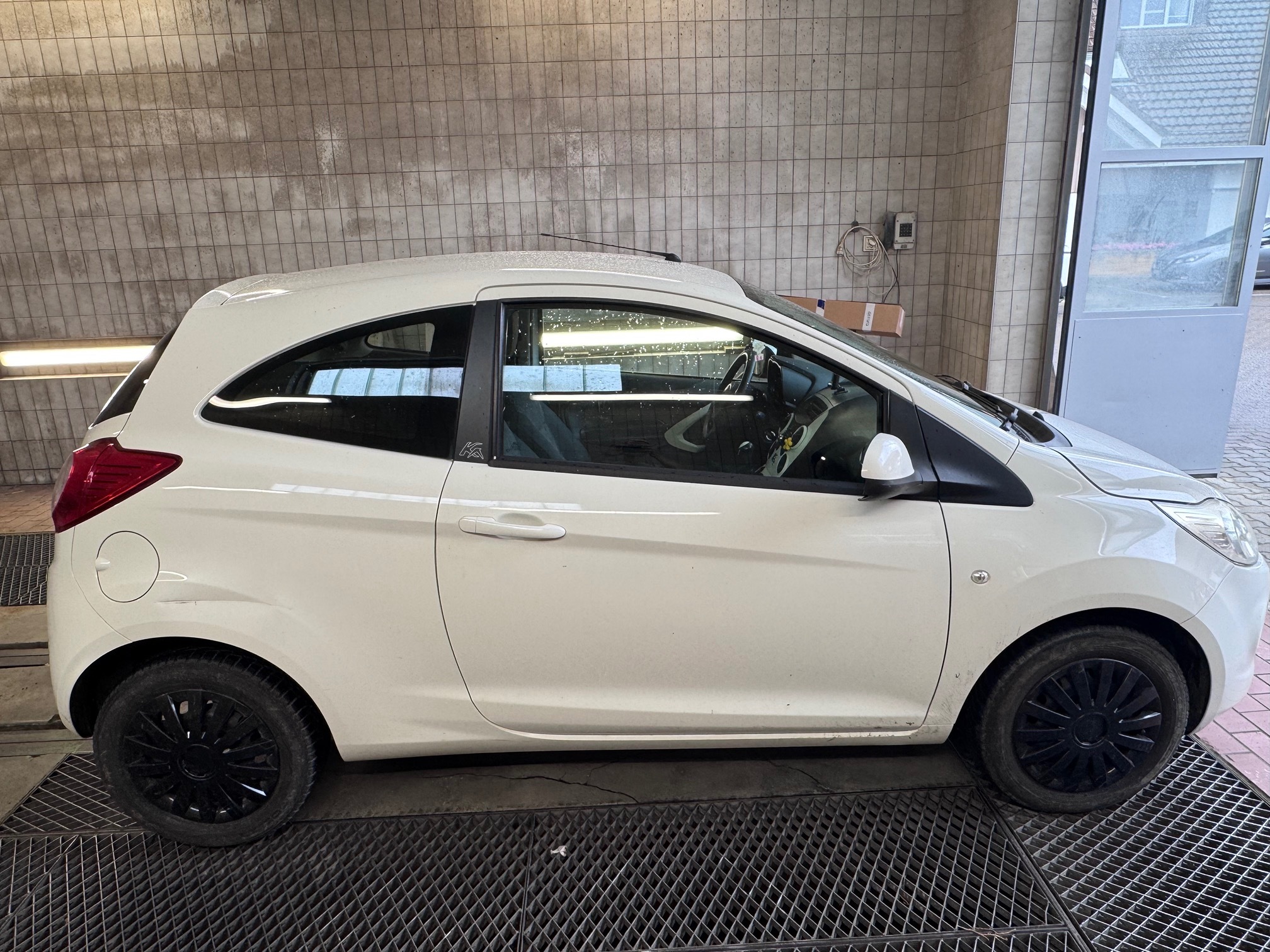 FORD Ka 1.25i — zdjęcie 8
