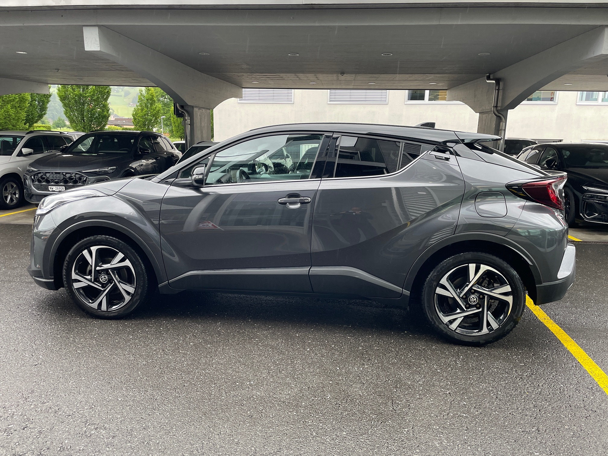 TOYOTA C-HR 1.8 Hybrid — zdjęcie 2