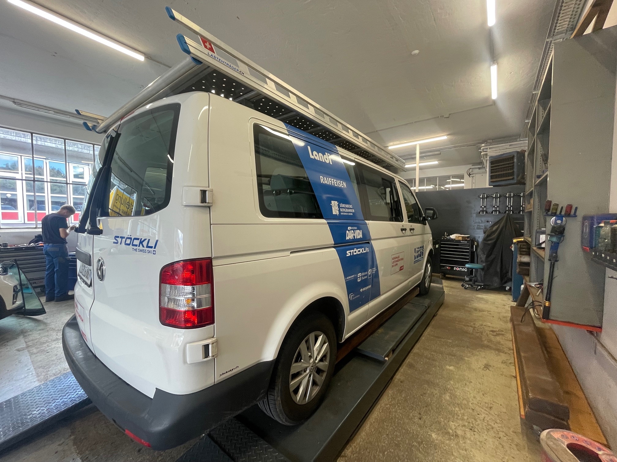 VW T5 Kombi D BMT 4M — zdjęcie 4