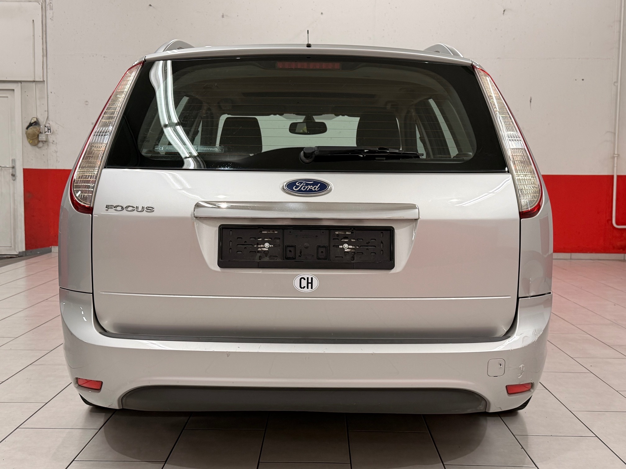 FORD Focus 2.0i 16V Titanium — zdjęcie 14