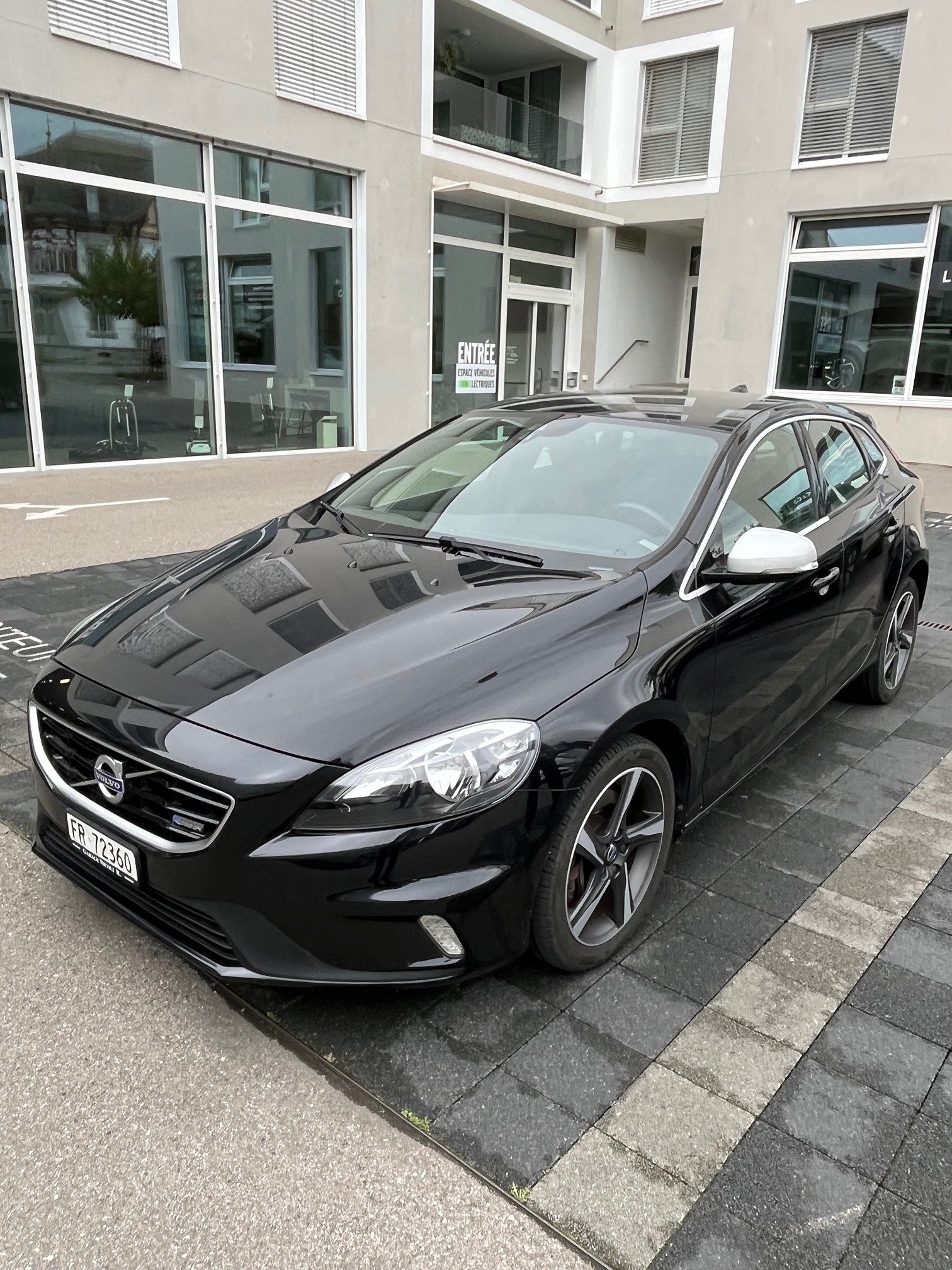 VOLVO V40 D3 — zdjęcie 2