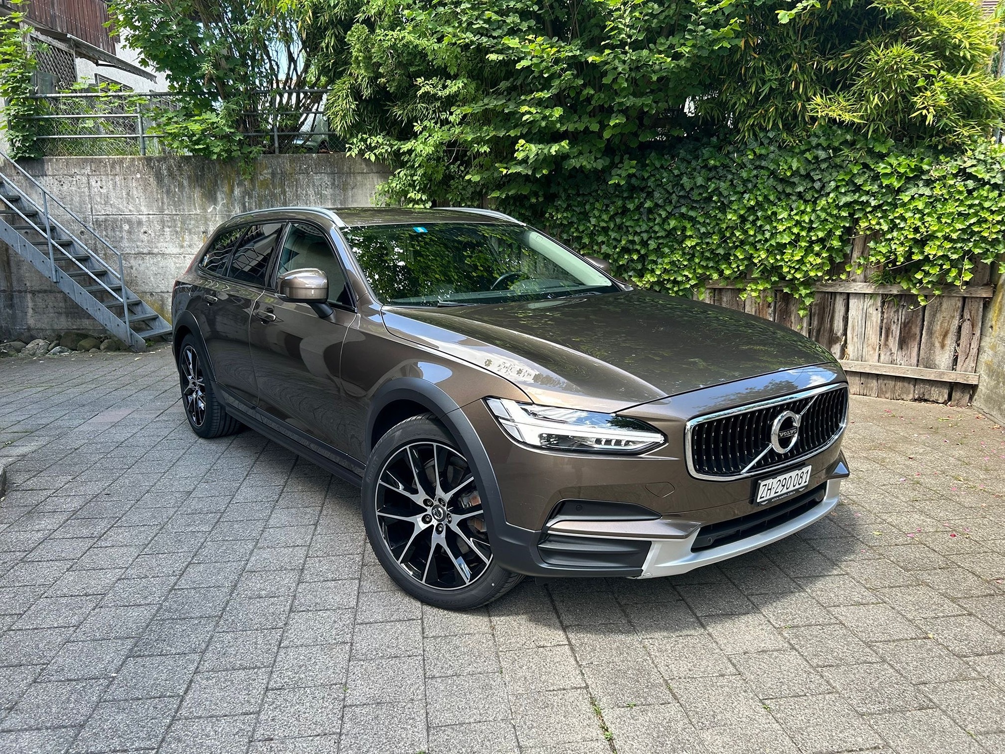 VOLVO V90 CC D4 AWD — zdjęcie 1