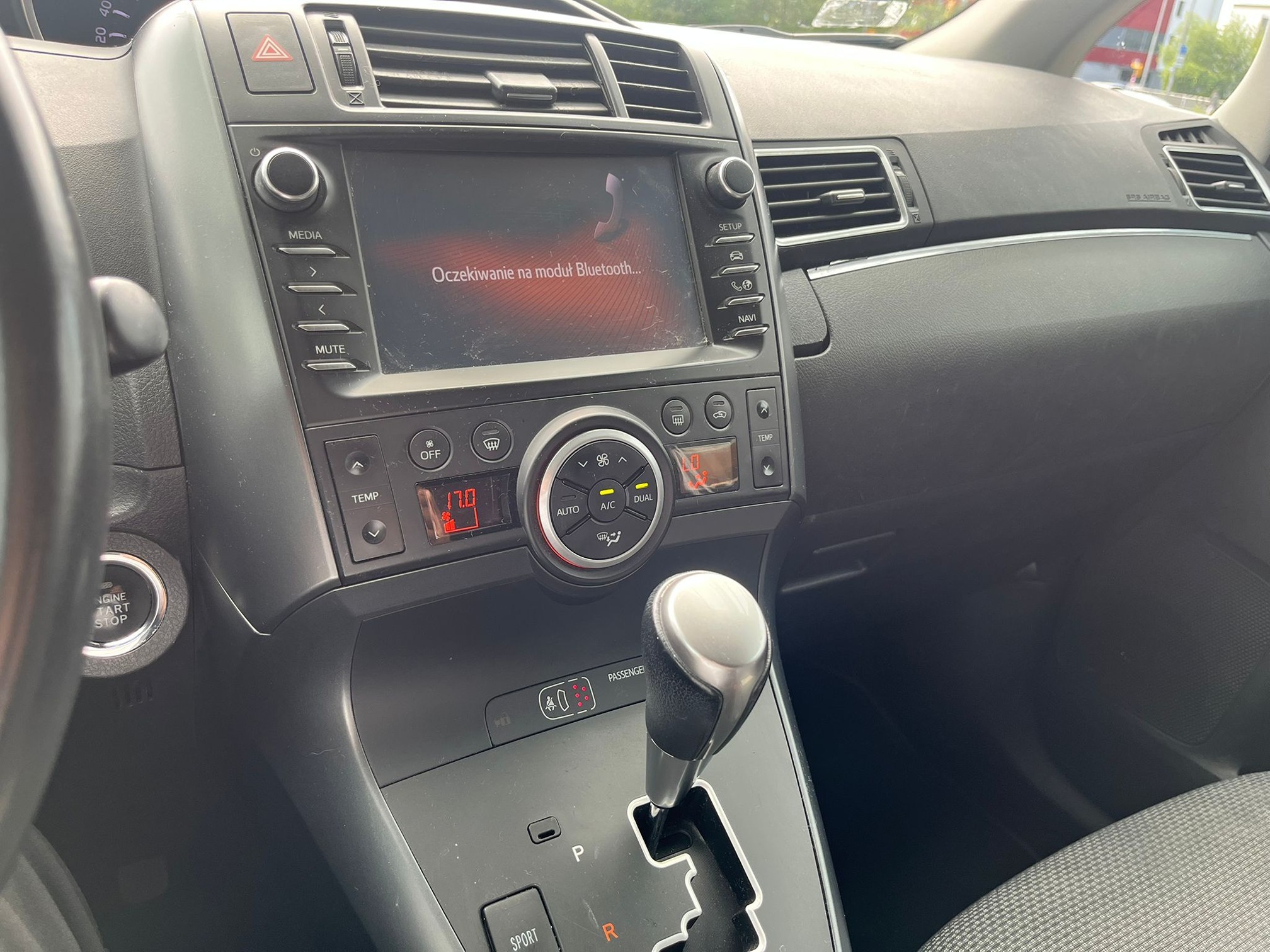 TOYOTA Verso — zdjęcie 12