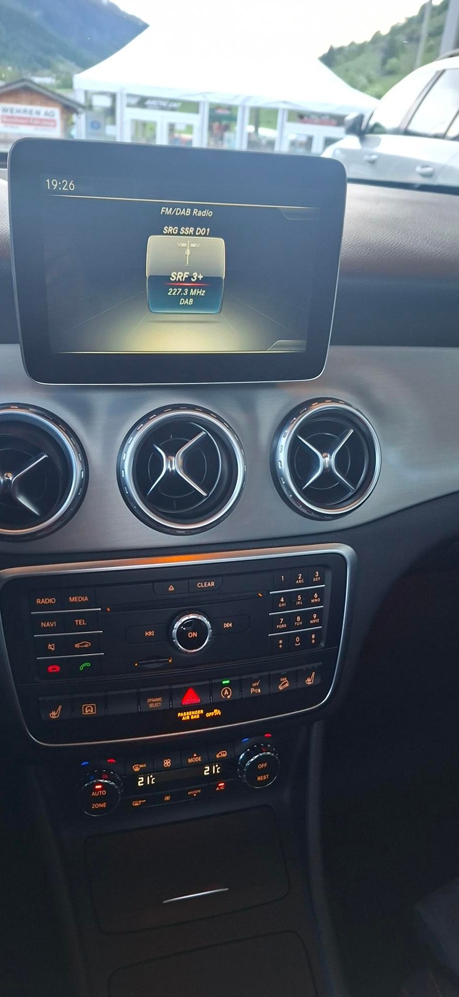 MERCEDES-BENZ GLA 250 4m — zdjęcie 4