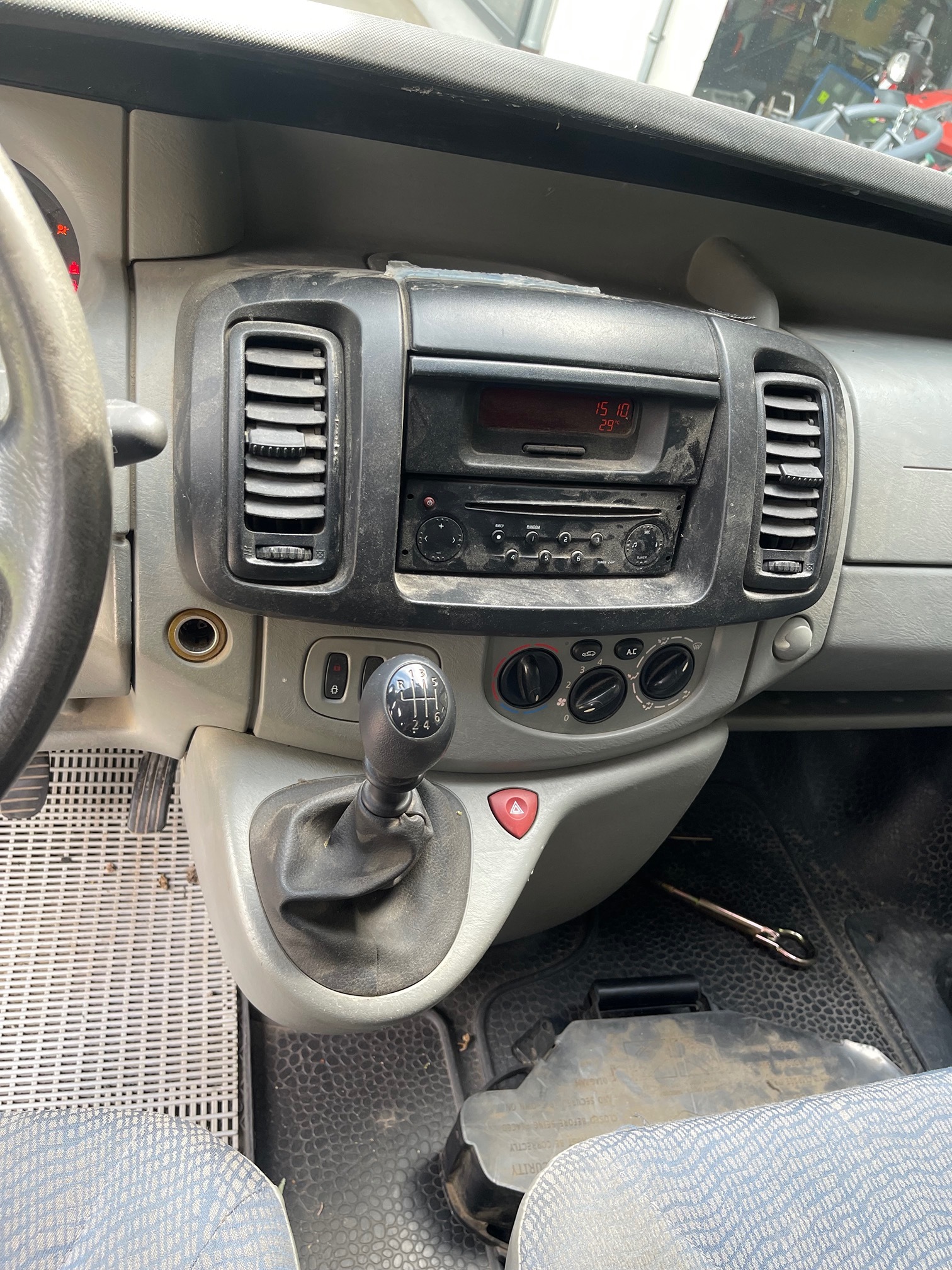 RENAULT Trafic dCi 100 — zdjęcie 10