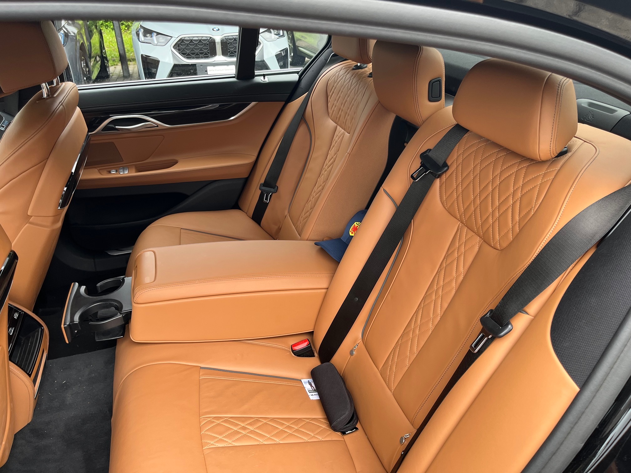 BMW 750i xDrive — zdjęcie 11