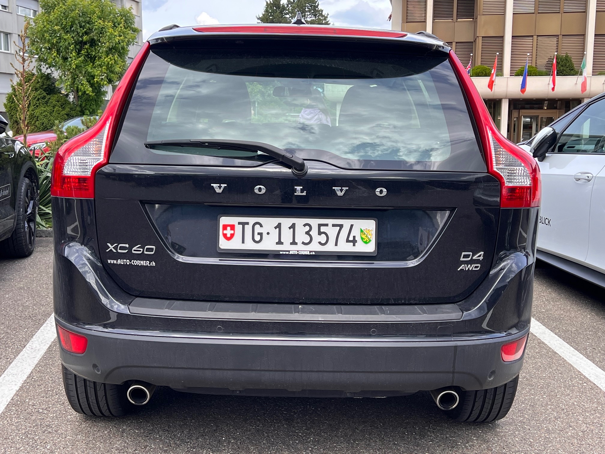 VOLVO XC60 D4 AWD — zdjęcie 5