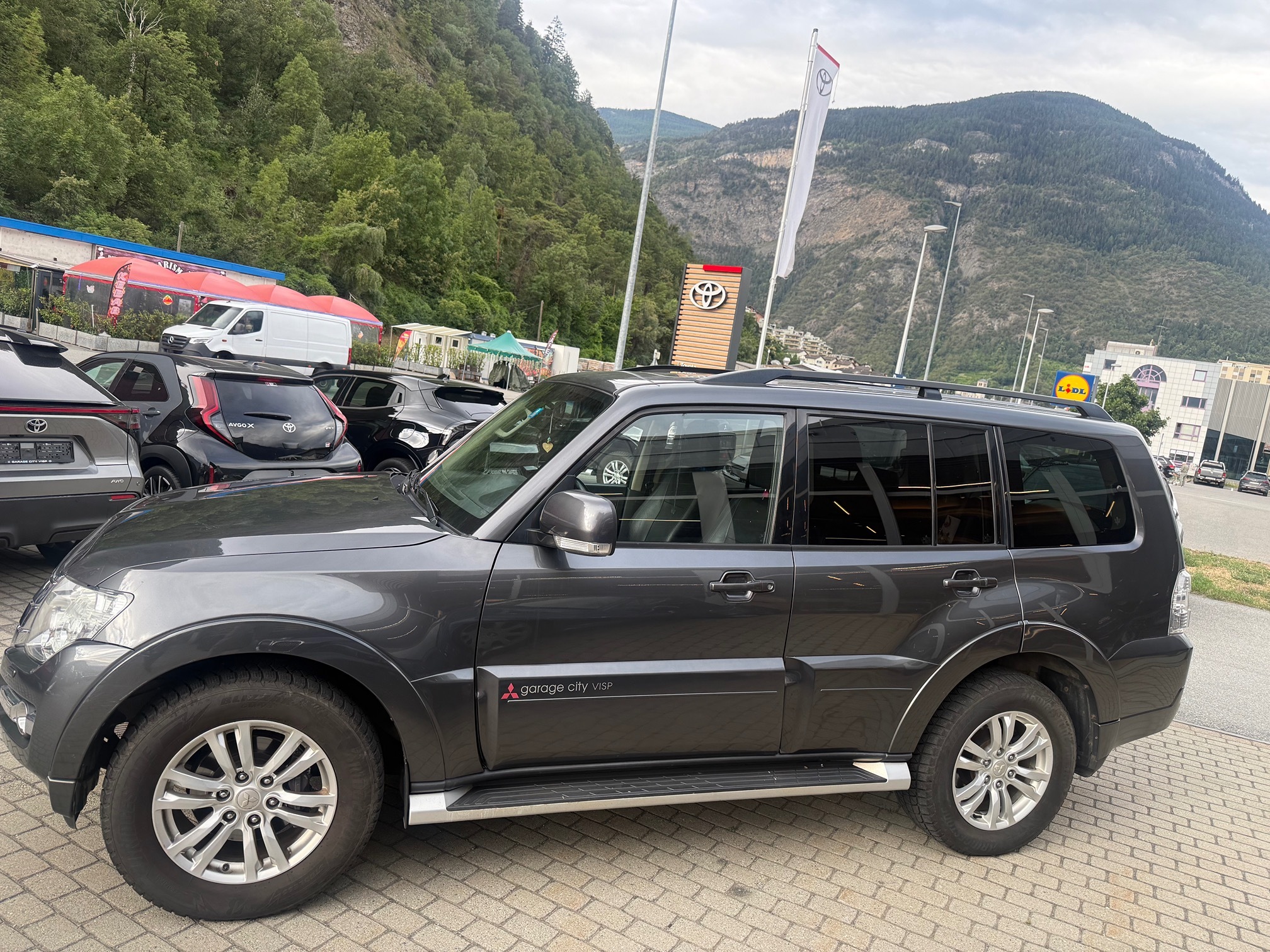 MITSUBISHI Pajero — zdjęcie 2