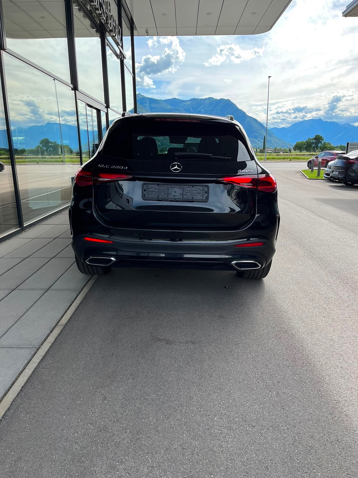 MERCEDES-BENZ GLC 220 d 4MATIC AMG LINE — zdjęcie 4