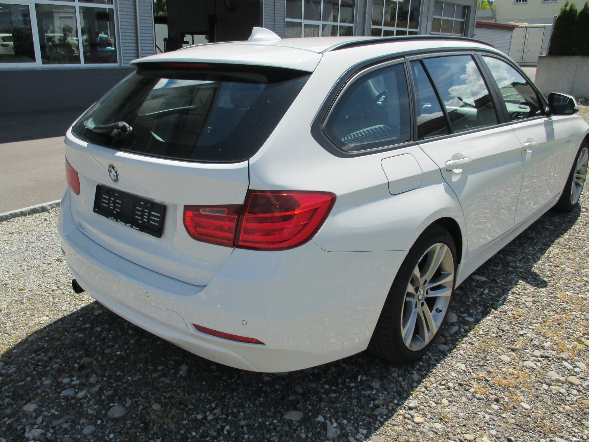 BMW 320i — zdjęcie 5