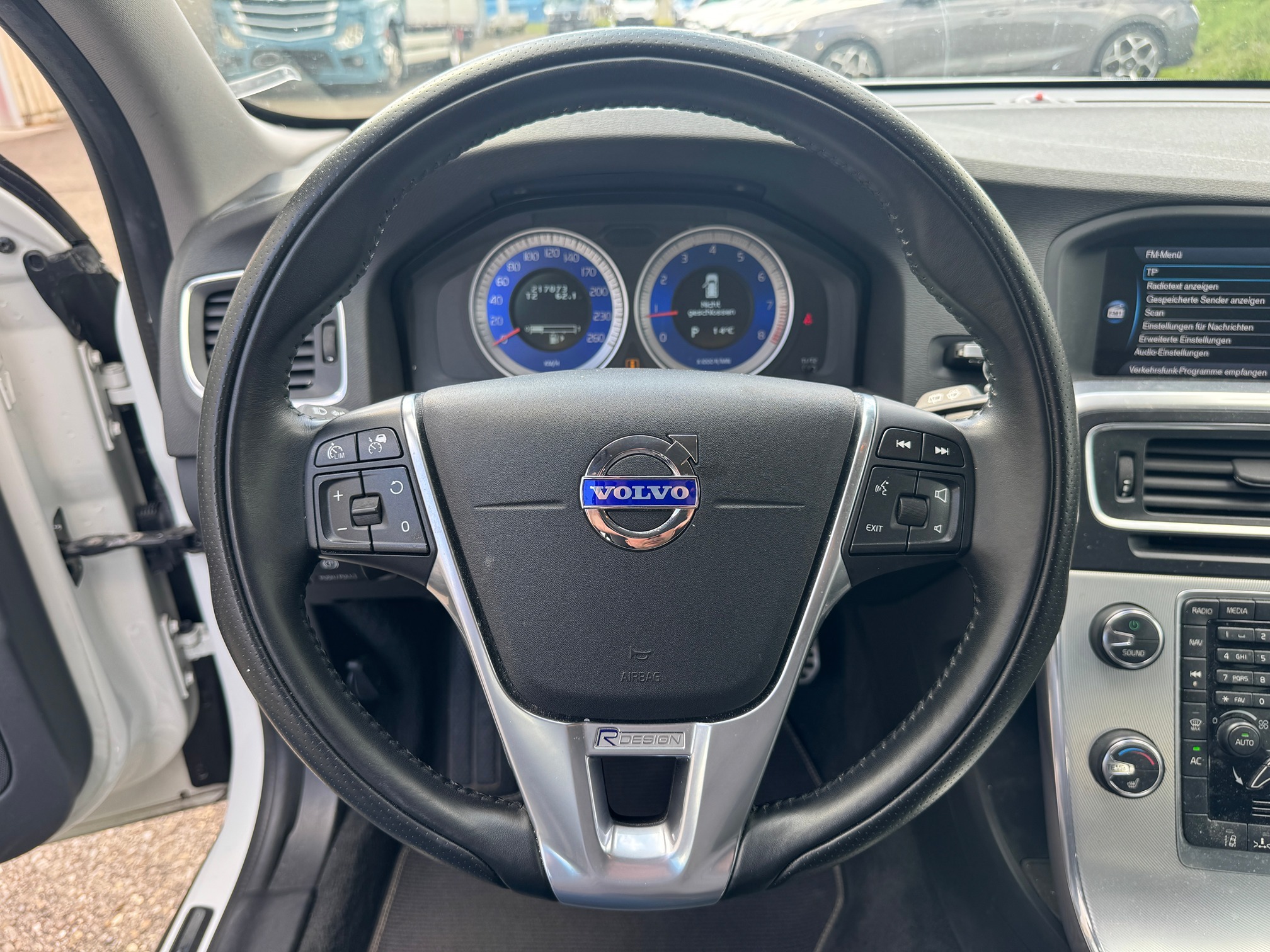 VOLVO V60 T5 R-Design — zdjęcie 7