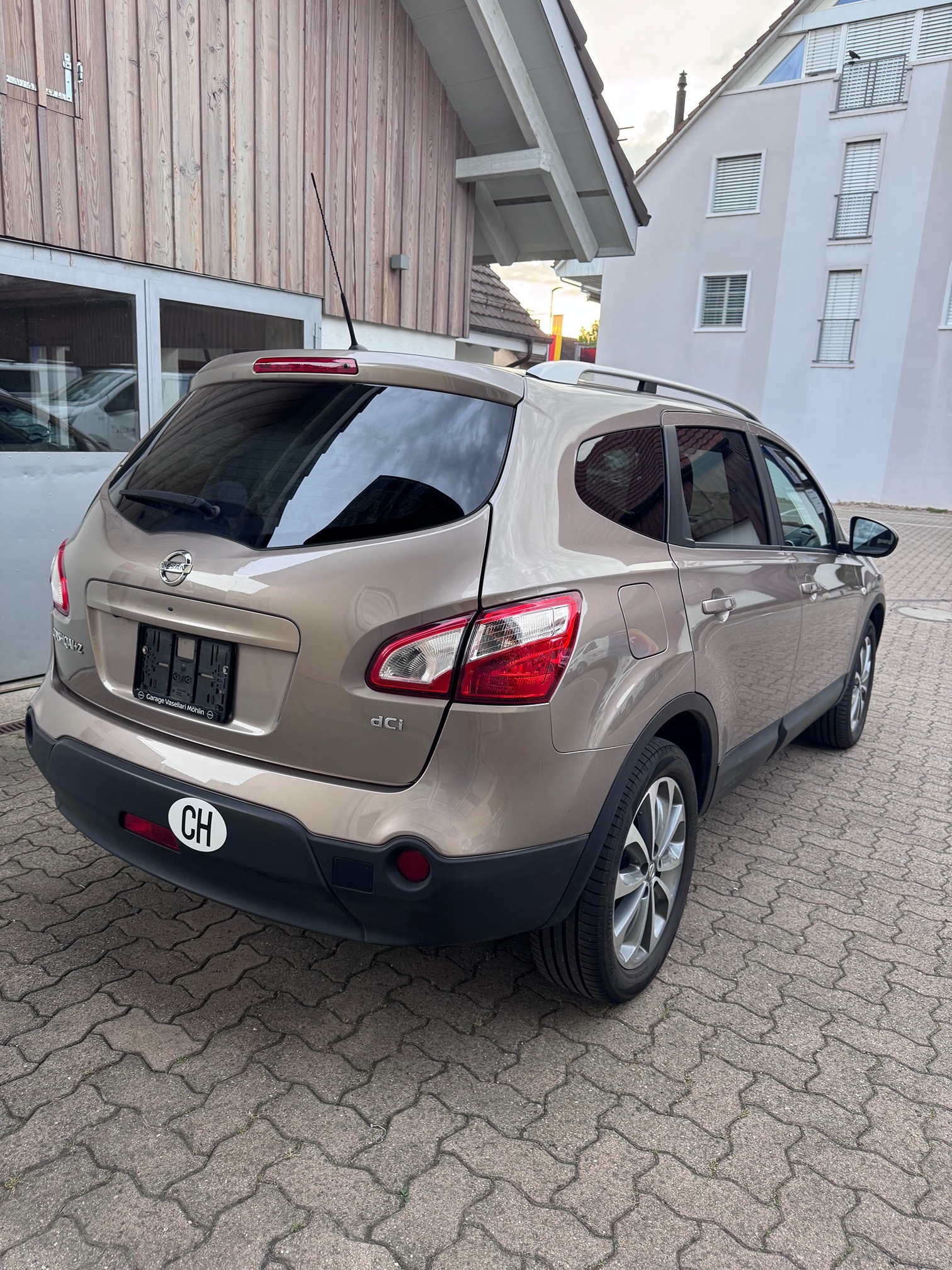 NISSAN Qashqai+2 4x4 — zdjęcie 6