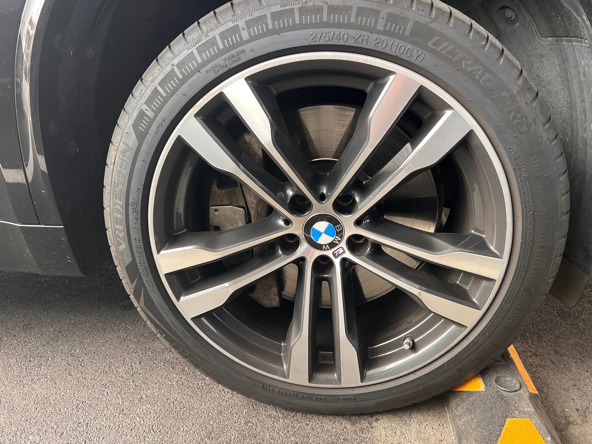 BMW X5 M50d — zdjęcie 14