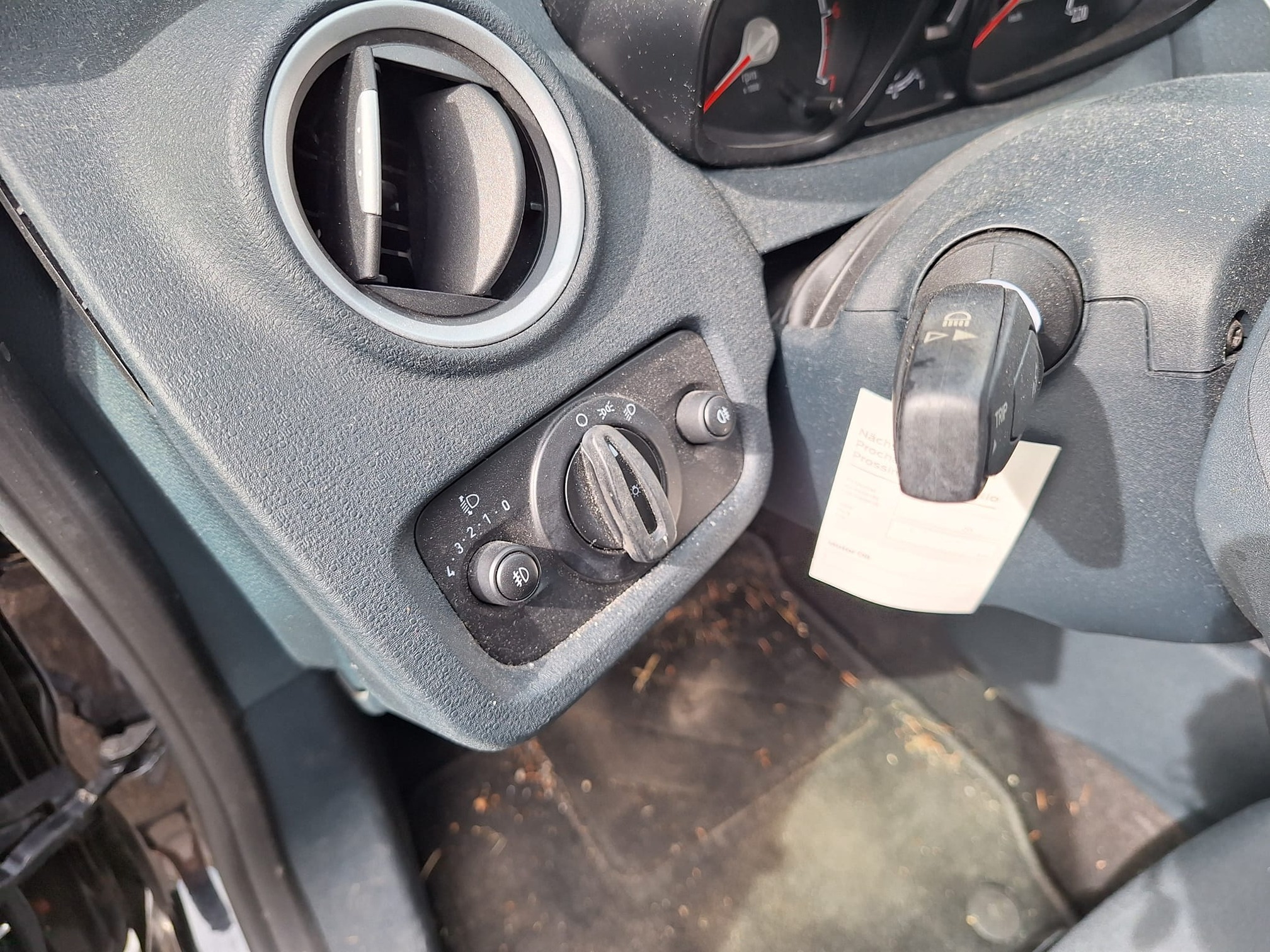 FORD Fiesta 1.4i — zdjęcie 10