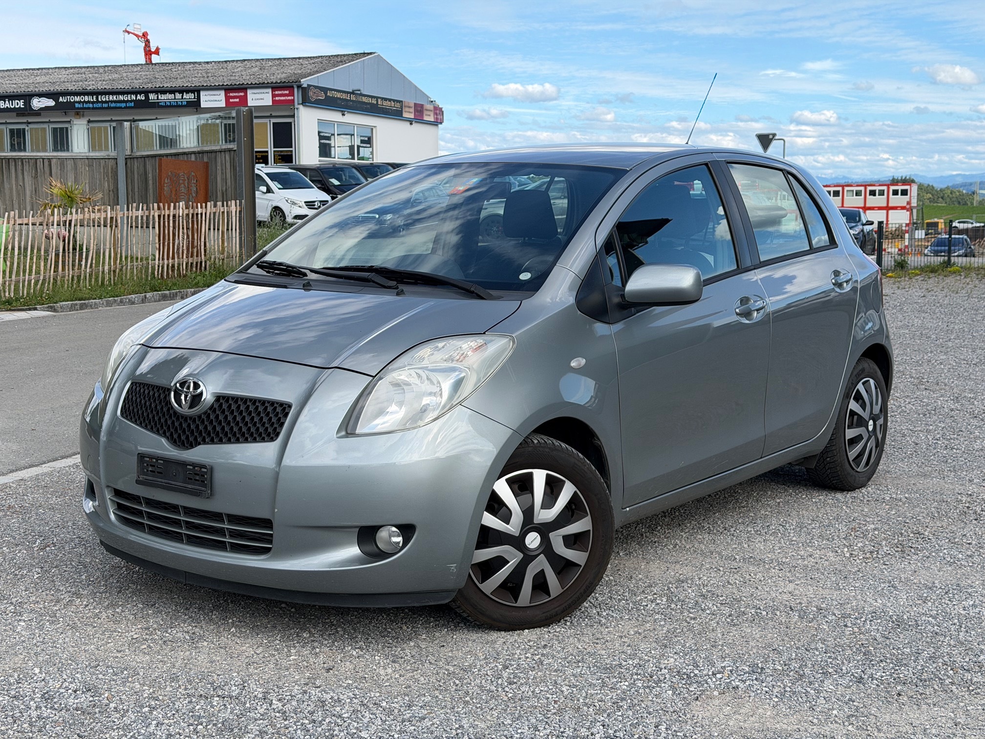 TOYOTA Yaris 1.3 mit MFK — zdjęcie 1