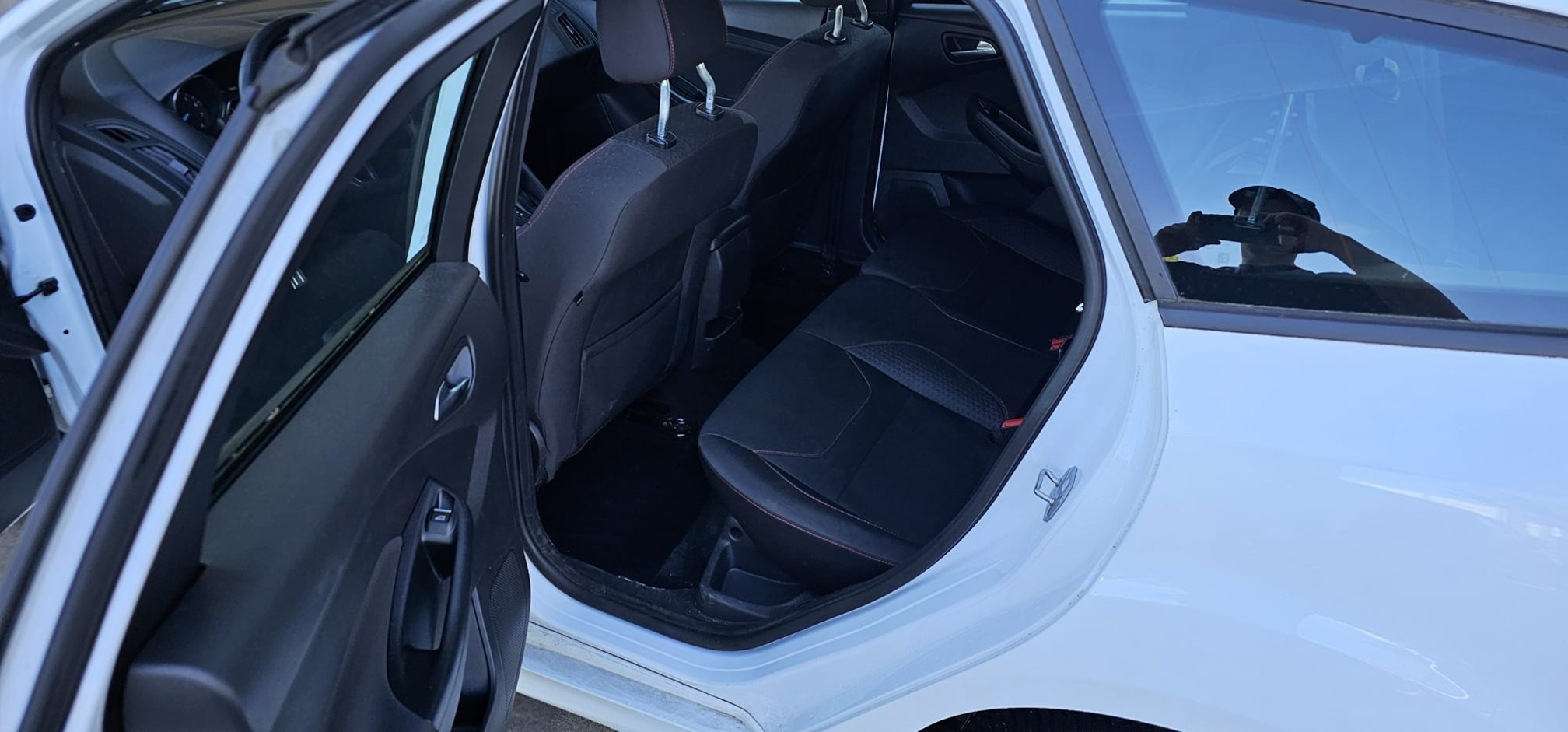 FORD Focus 1.0 SCTi — zdjęcie 12