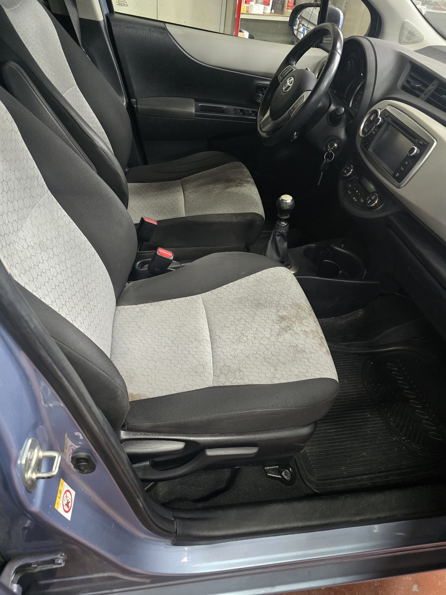 TOYOTA Yaris 1.33 — zdjęcie 10