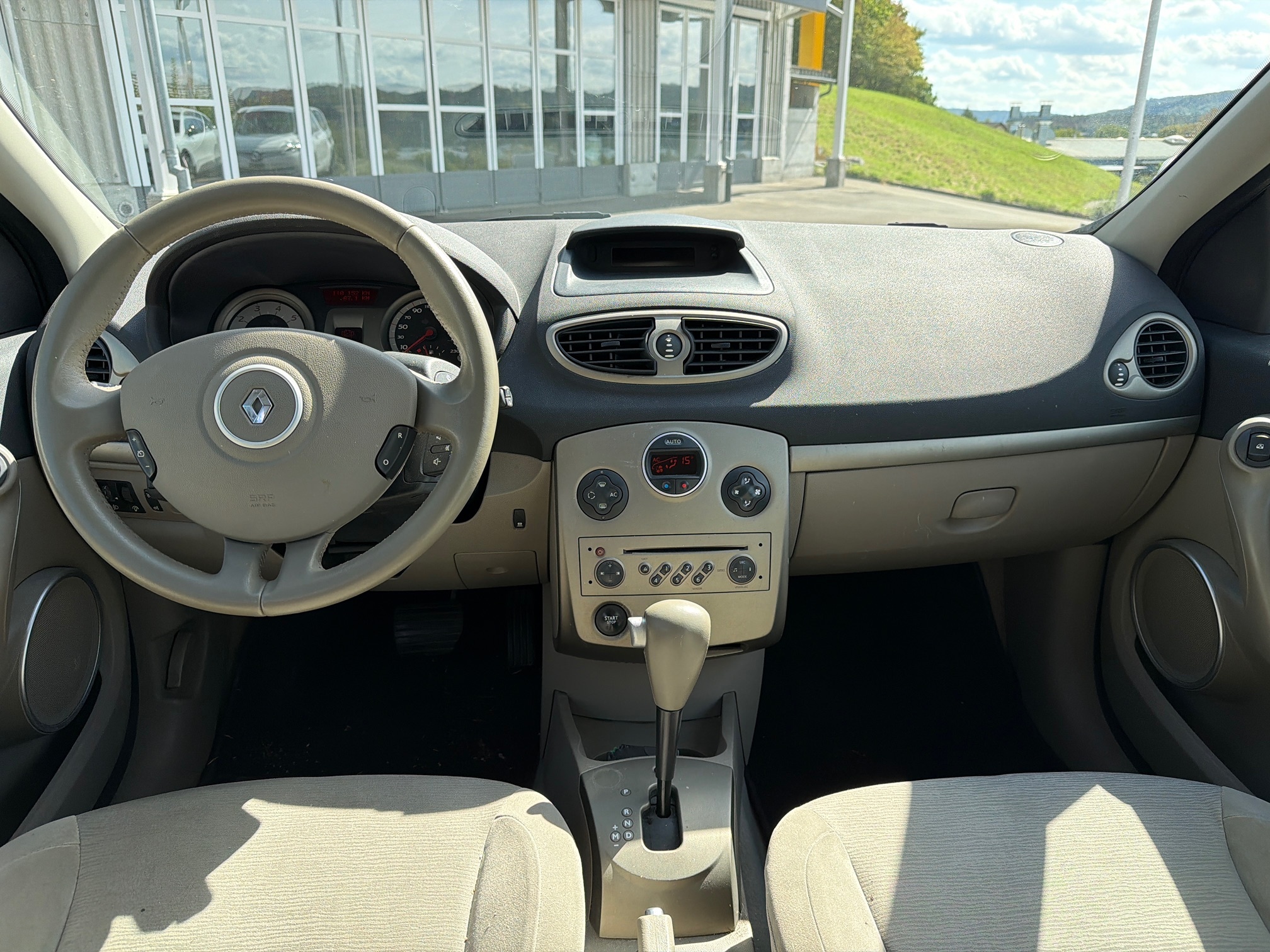 RENAULT Clio 1.6 16V — zdjęcie 11