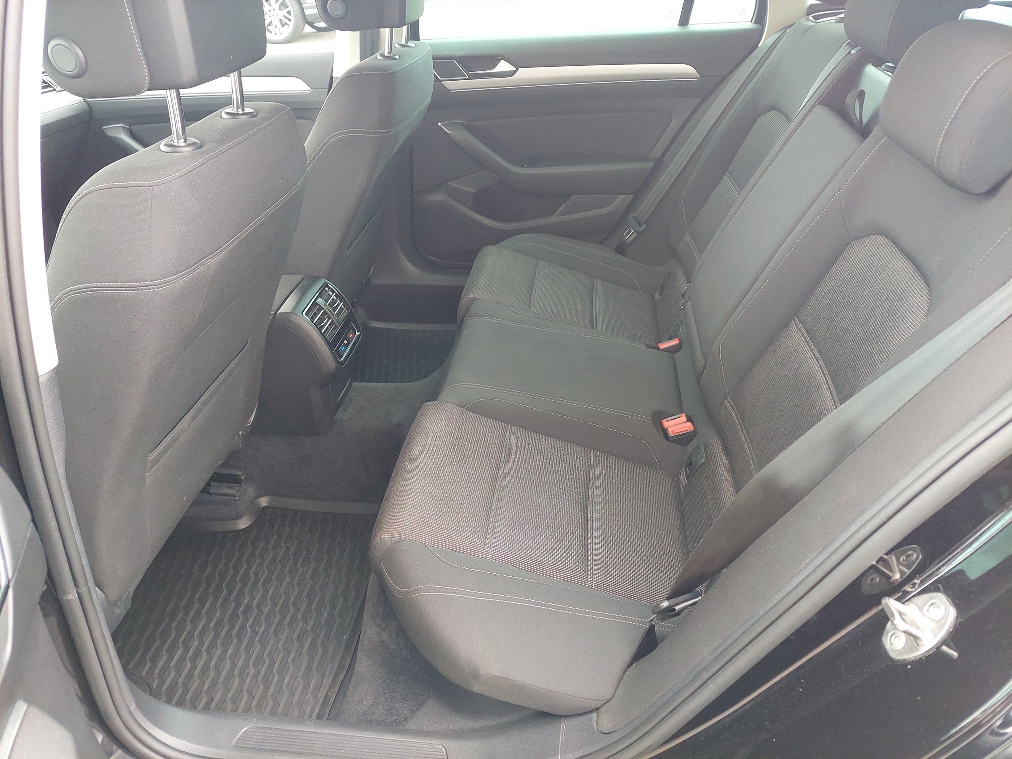 VW Passat V 2.0D DSG — zdjęcie 7