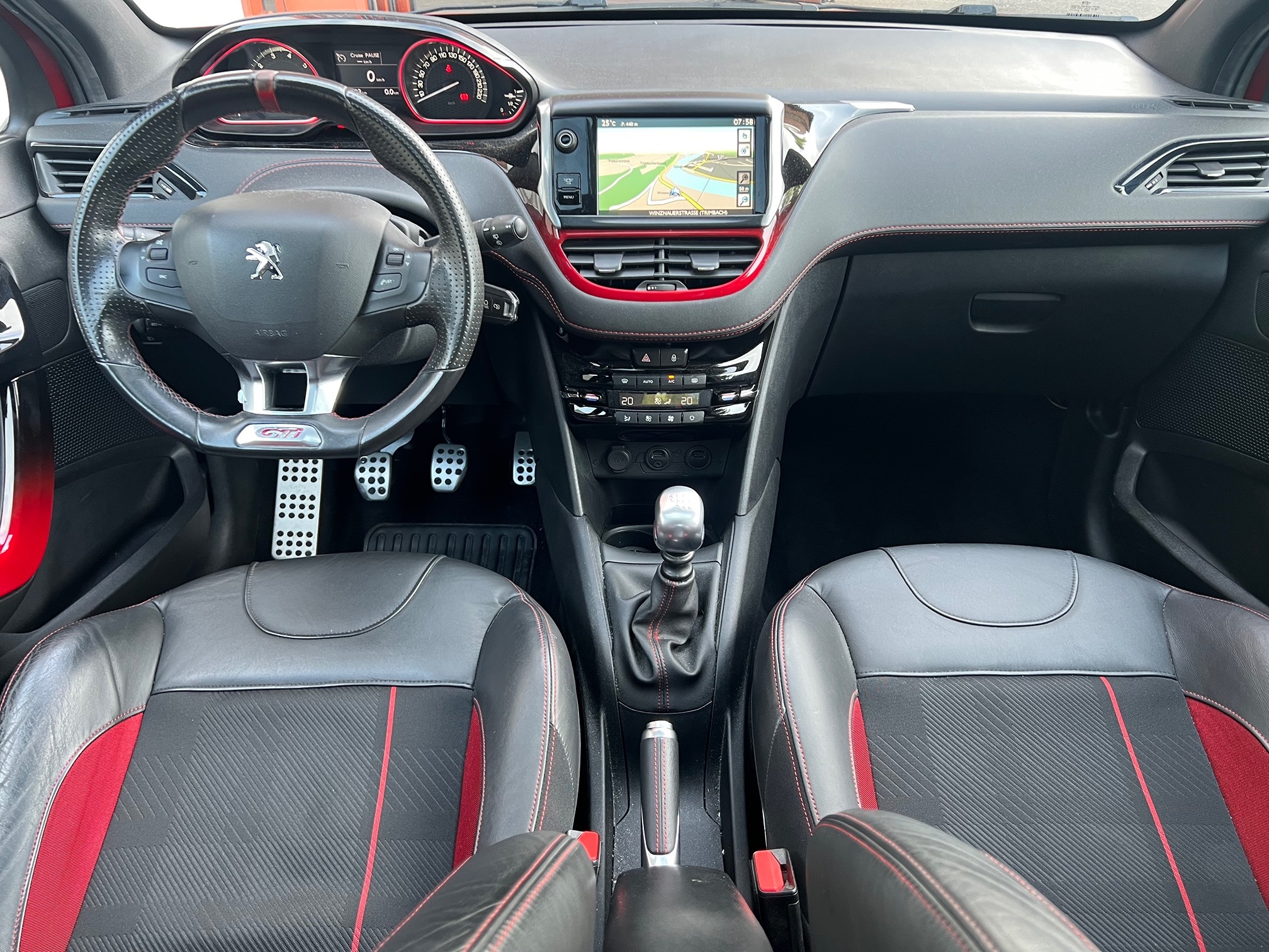 PEUGEOT 208 1.6 GTI Turbo — zdjęcie 14