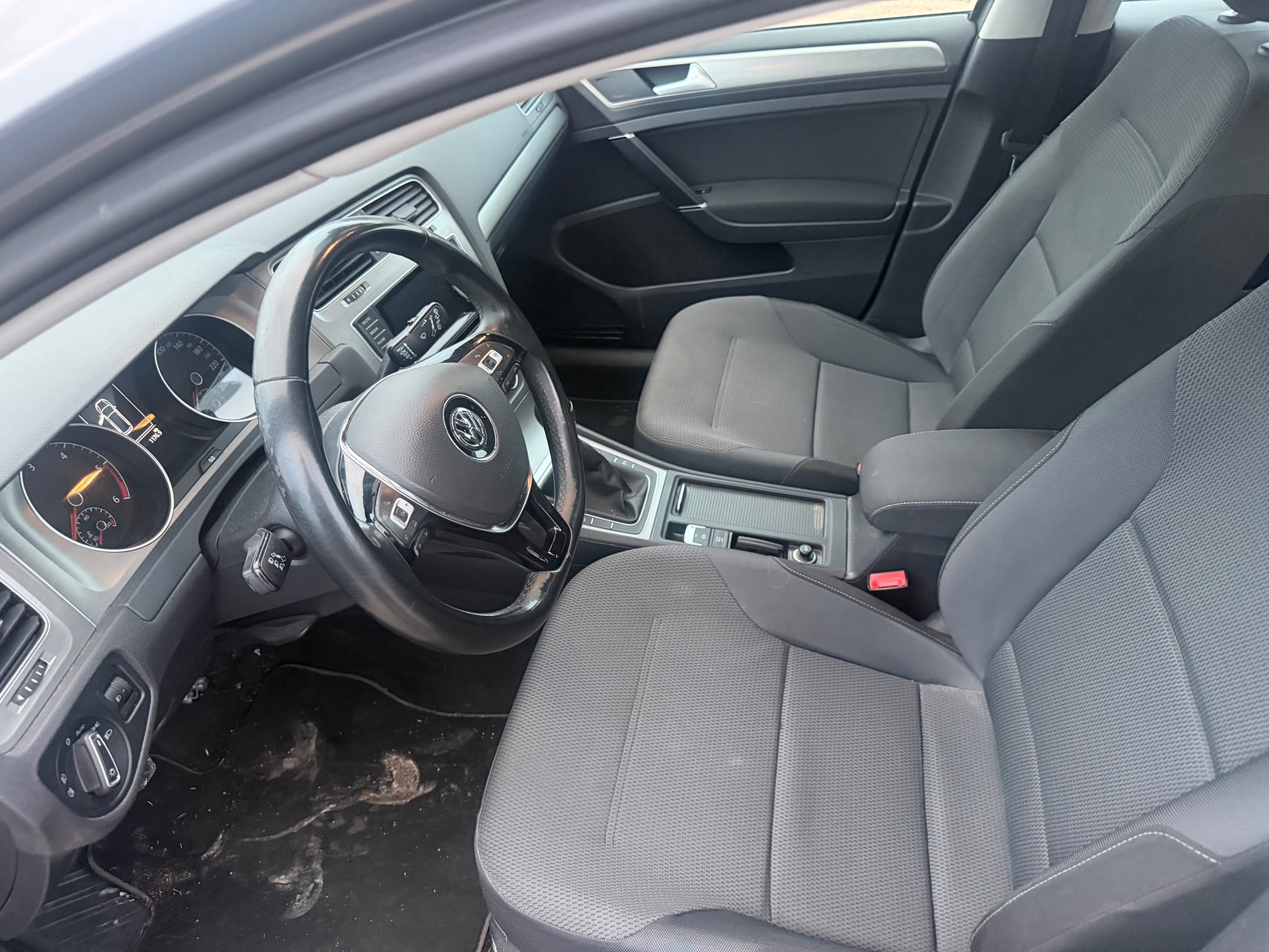 VW Golf Var. 1.6TDI — zdjęcie 11