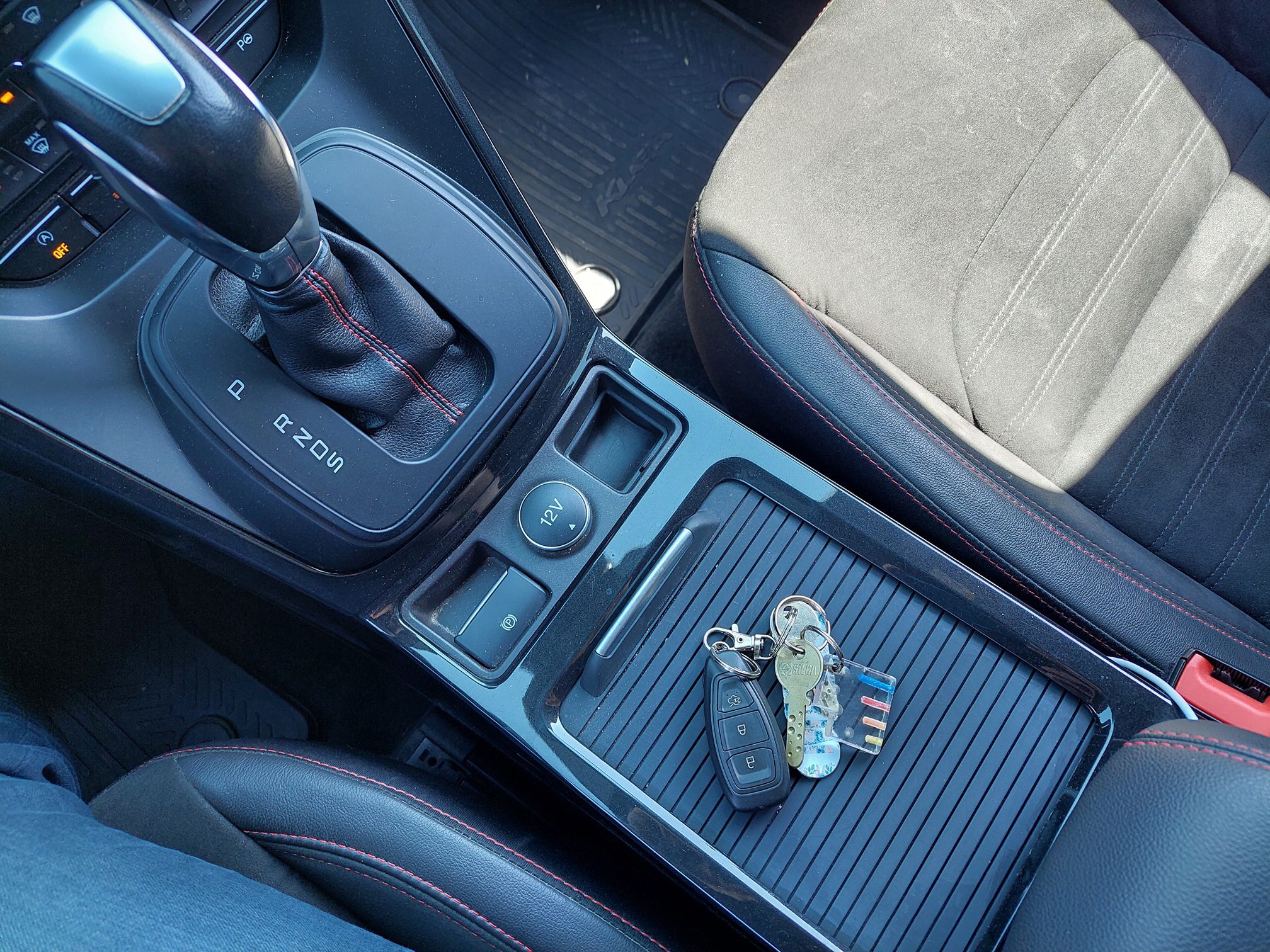 FORD Kuga 2.0 TDCi 4x4 — zdjęcie 10