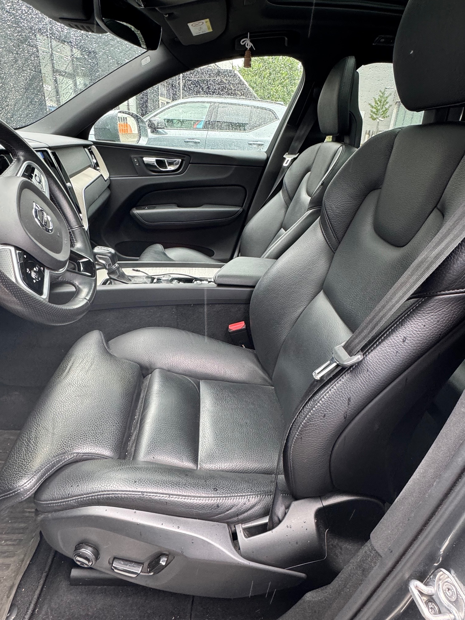 VOLVO XC60 T5 AWD — zdjęcie 13